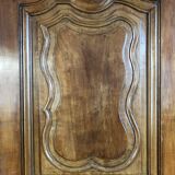 Armoire de Maringues en Merisier – Une Pièce Unique Chargée d'Histoire