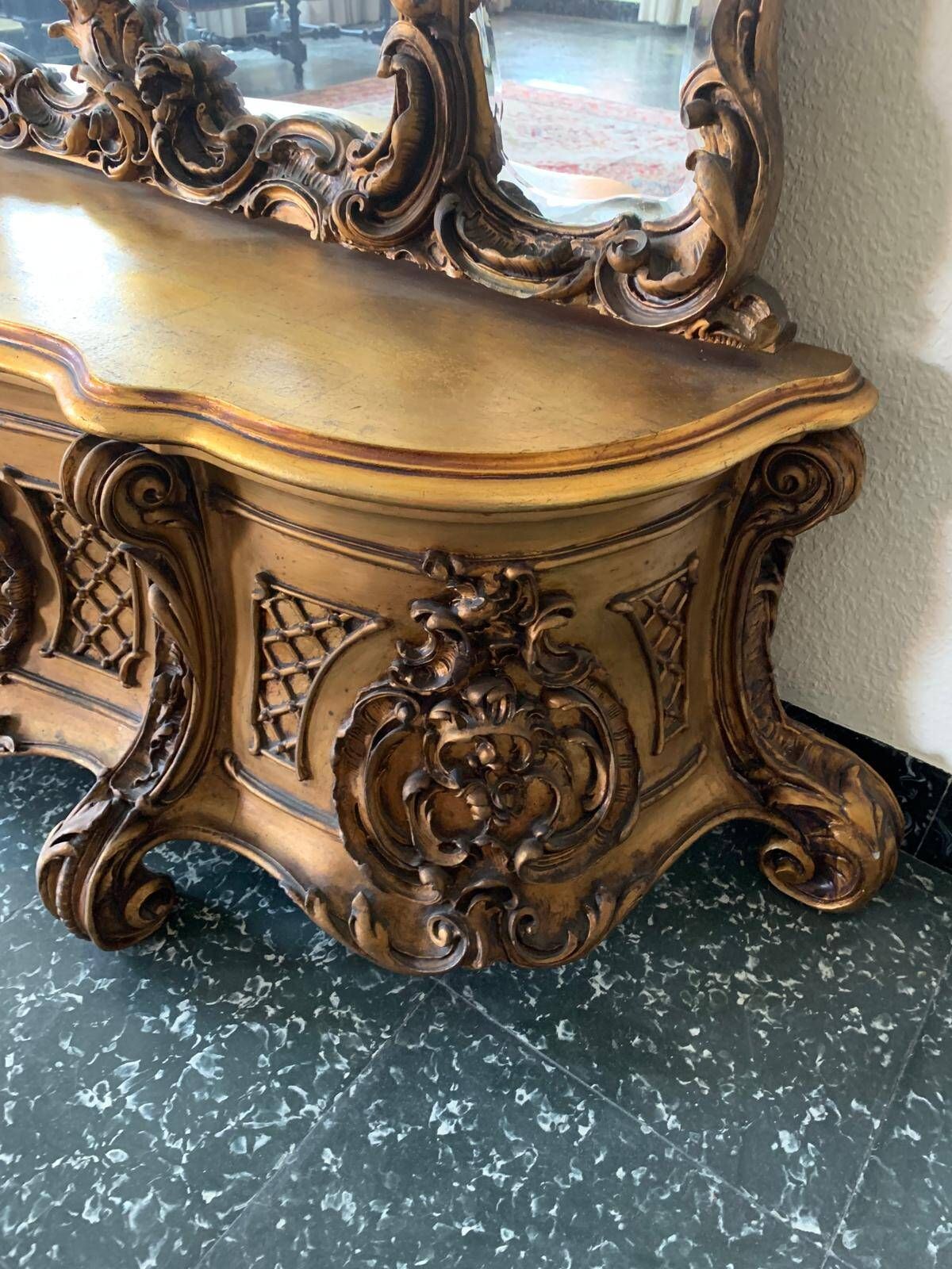 Golden Rococo-style mirror with chest