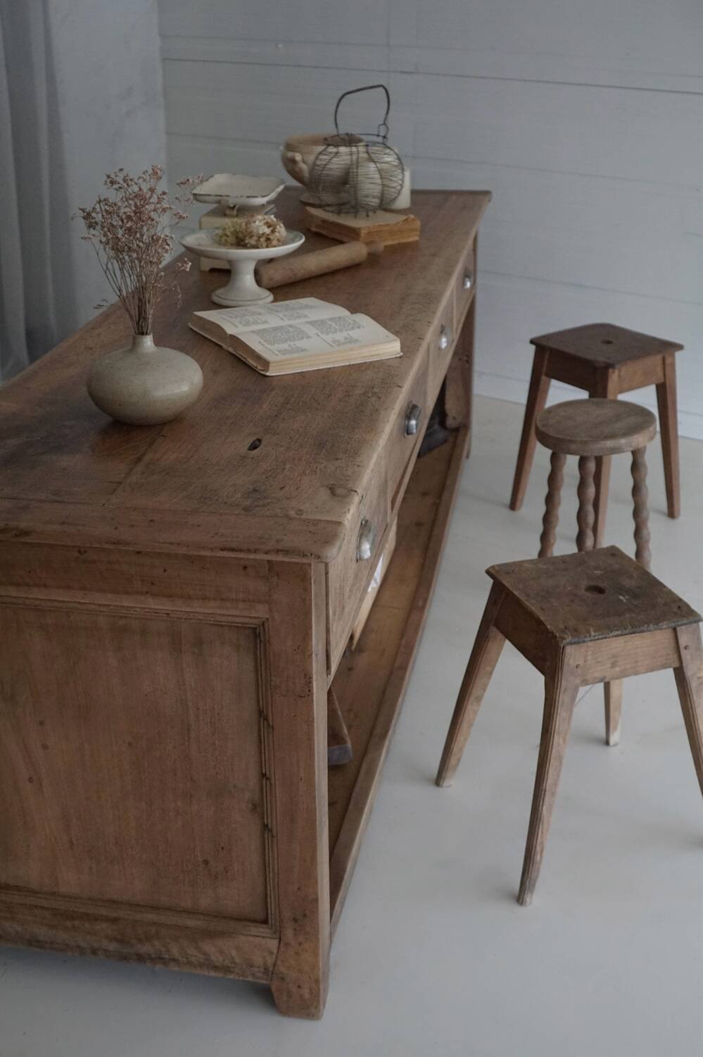 Old trading counter in solid oak – 19th century trade furniture