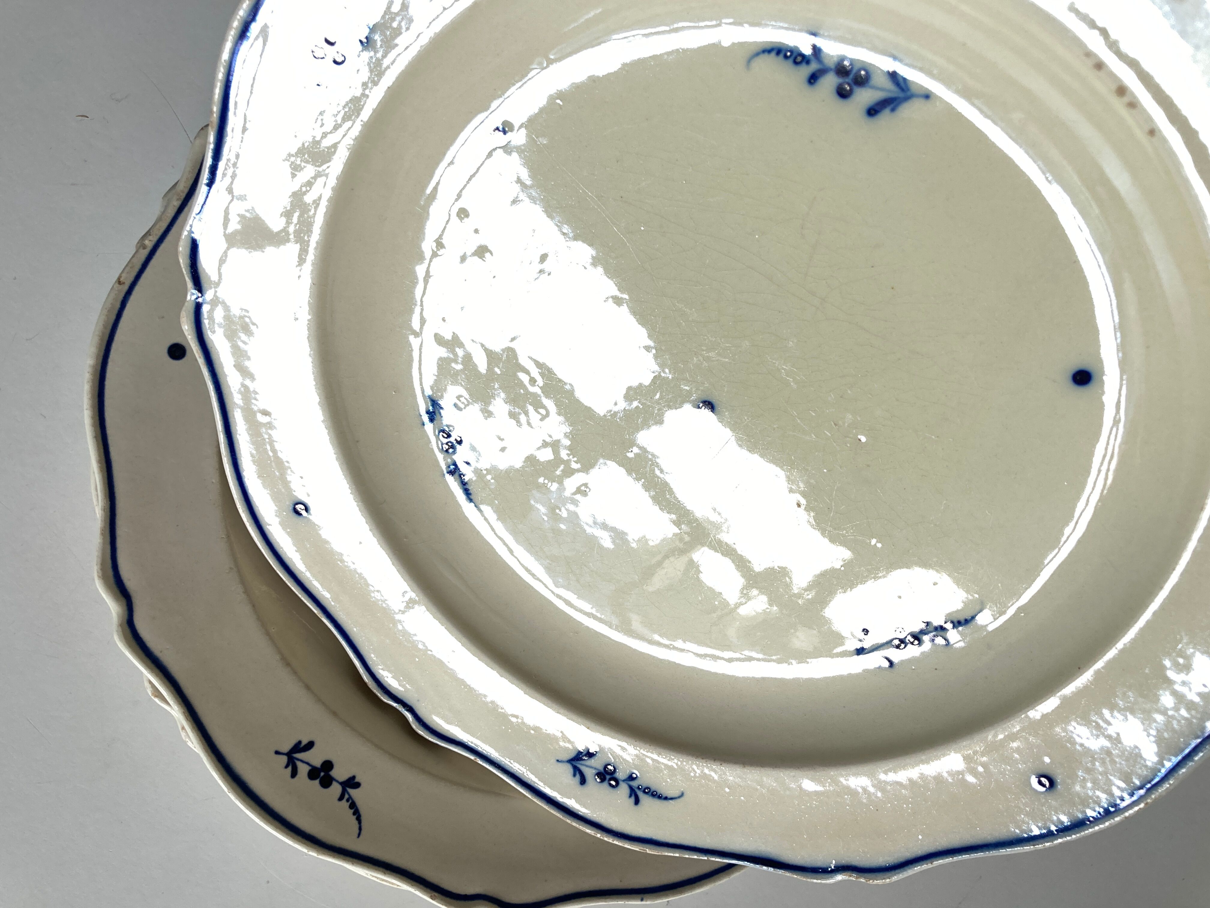 Set of 9 plates early 19th with faience twigs of Chantilly
