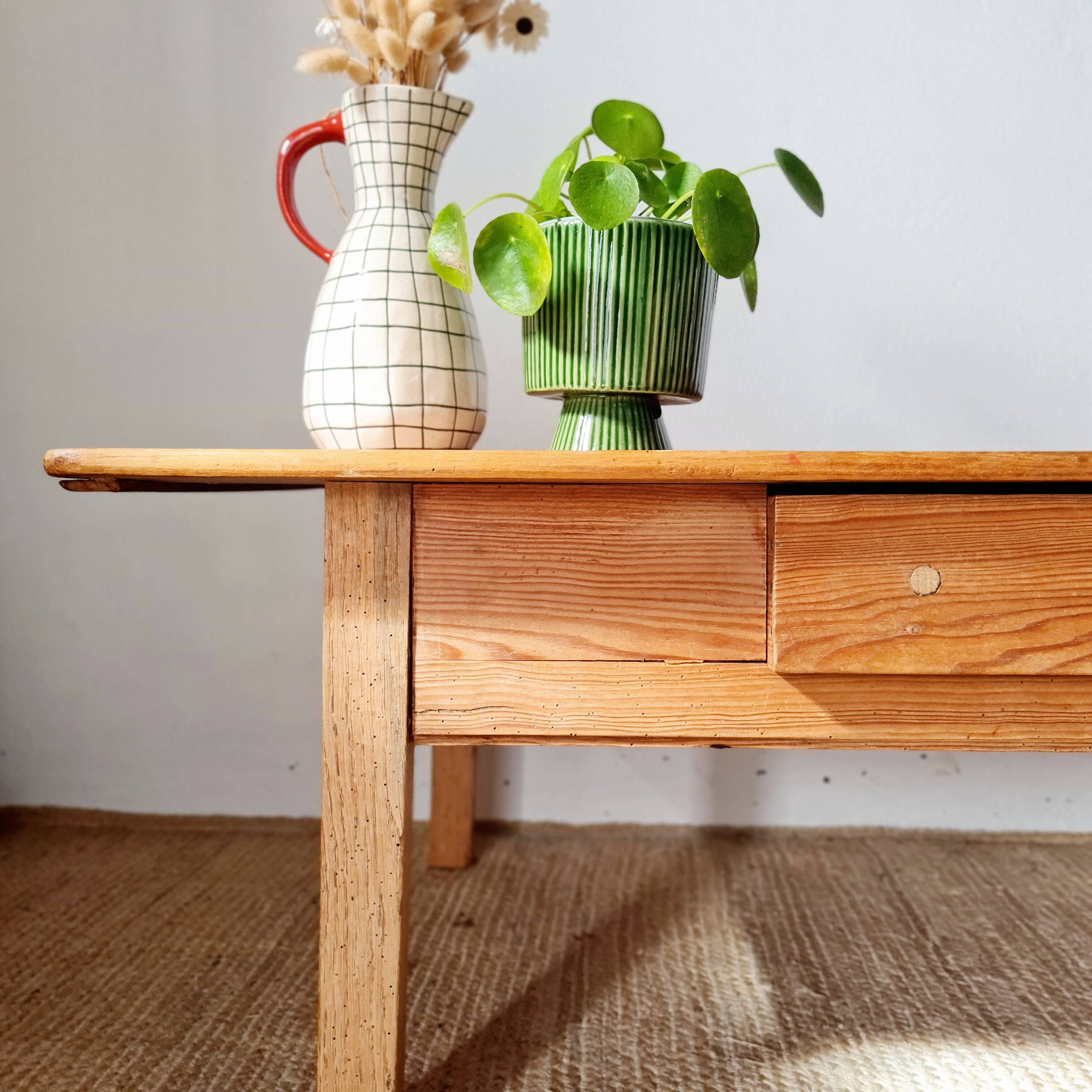Old low farmhouse table in solid wood with its drawer - 128cm