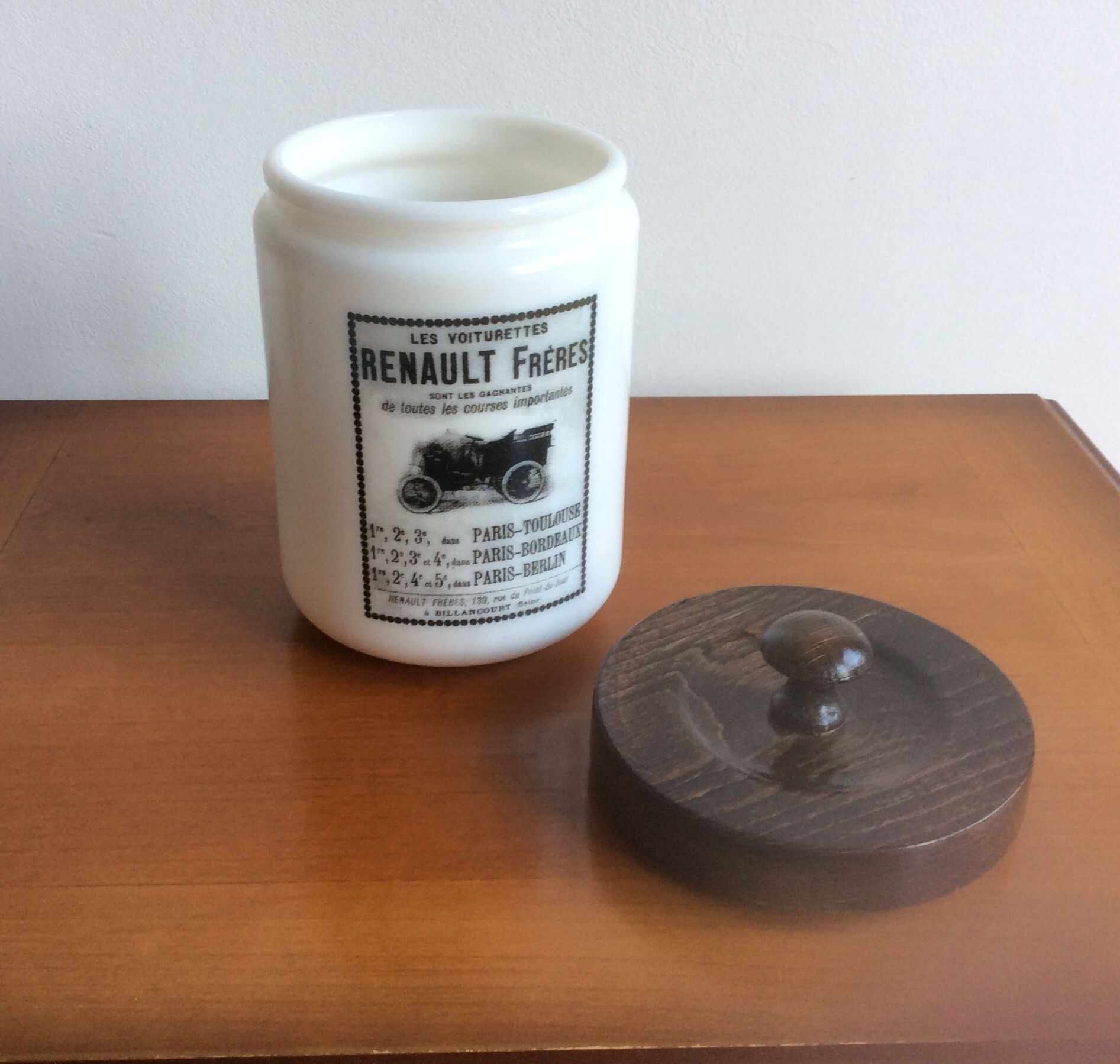 Opaline advertising pot