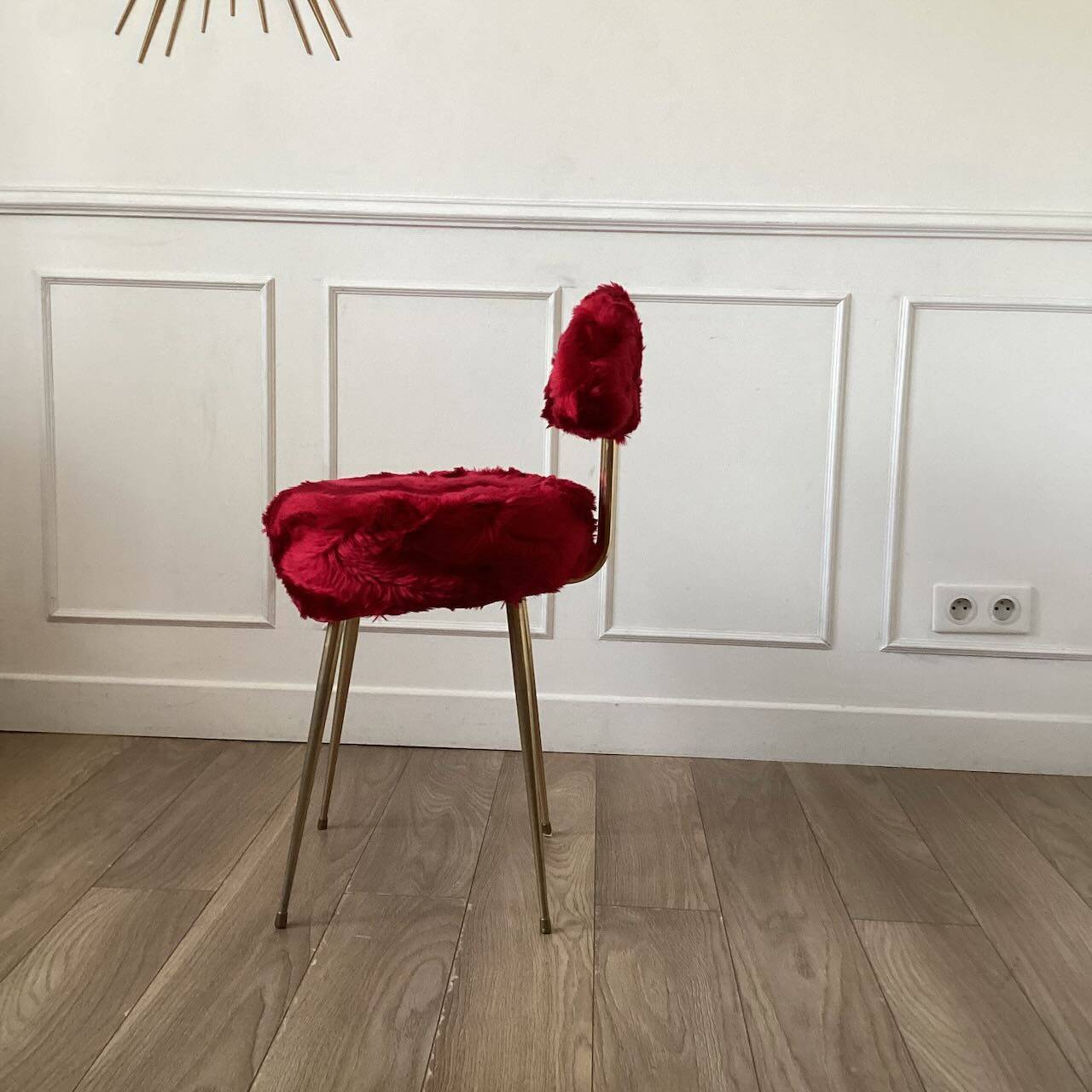 Chaise fourrure rouge