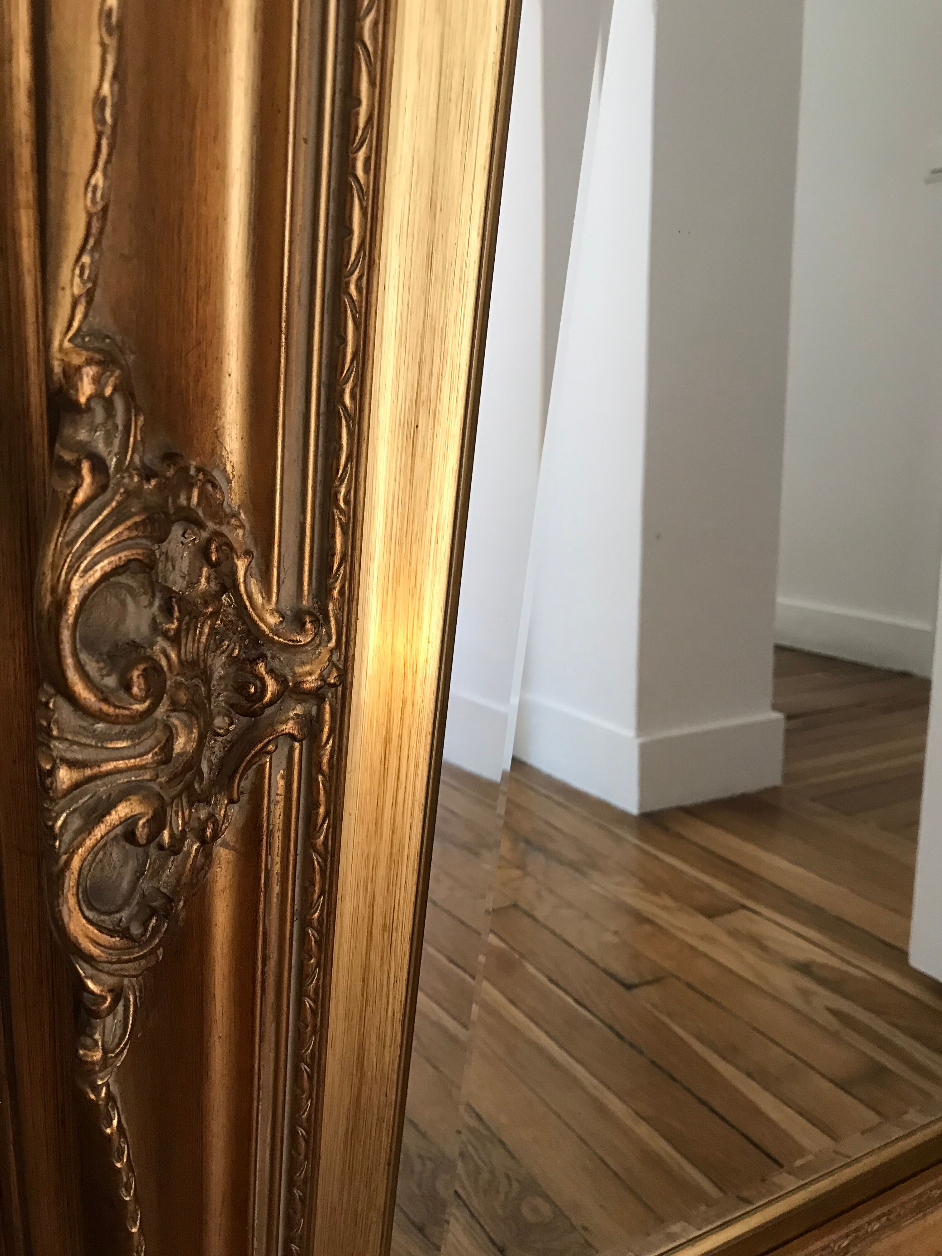 Carved gilded mirror - 76cm x 95cm