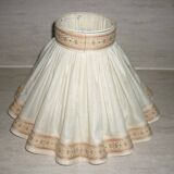 Lined skirted lampshade