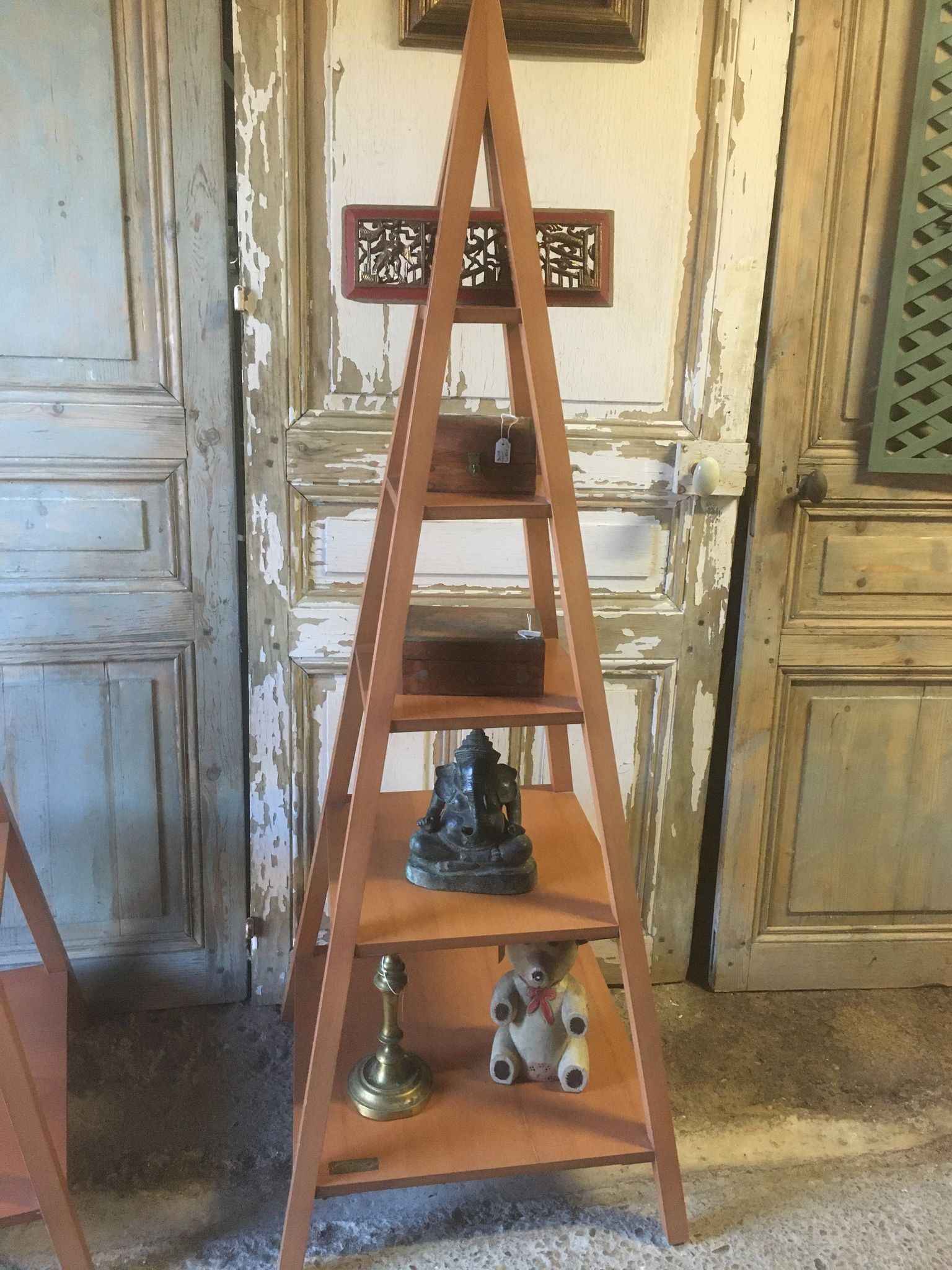 Pyramid shelves "Jodhpur" in Rubberwood