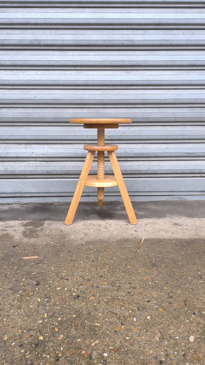 Solid wood workshop stool with screws