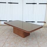 Table basse design en cuir et plateau en verre