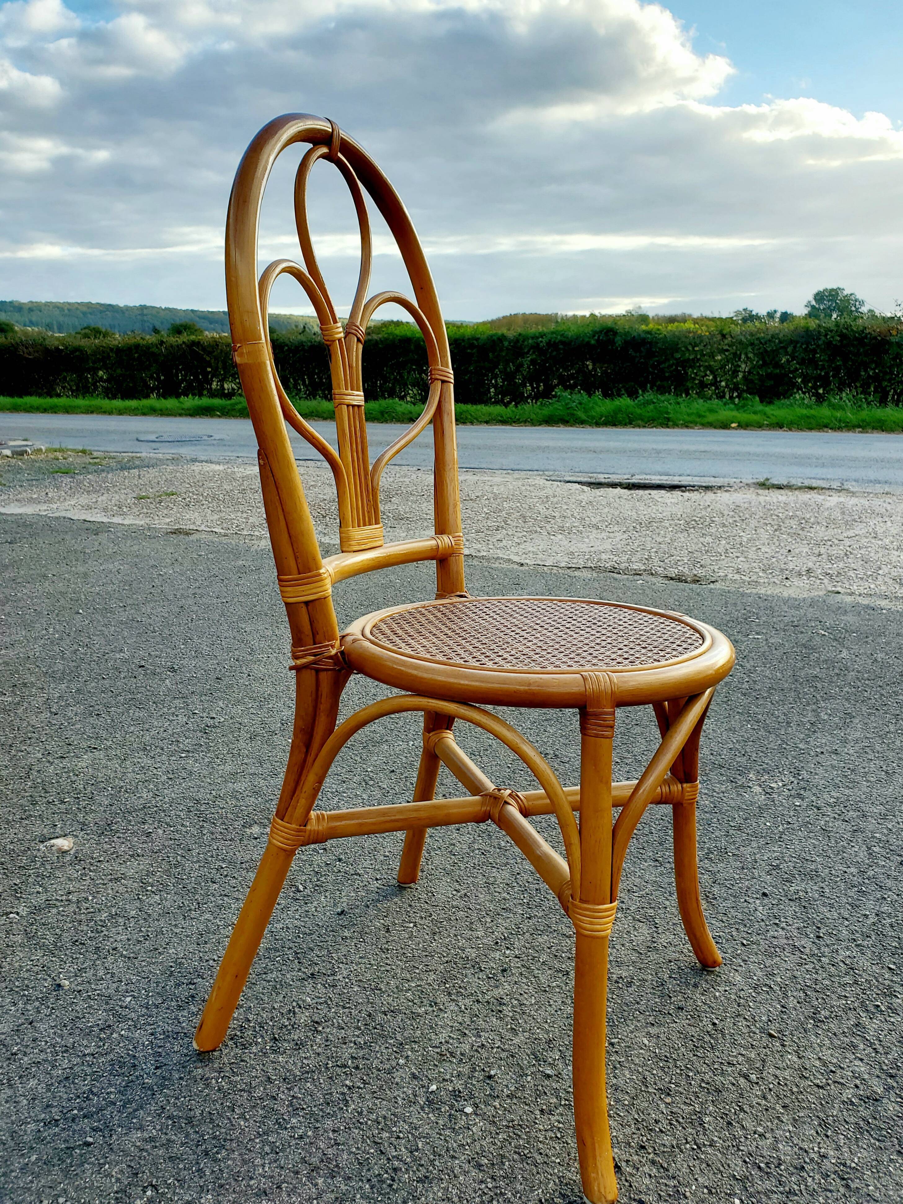 Table and chairs set