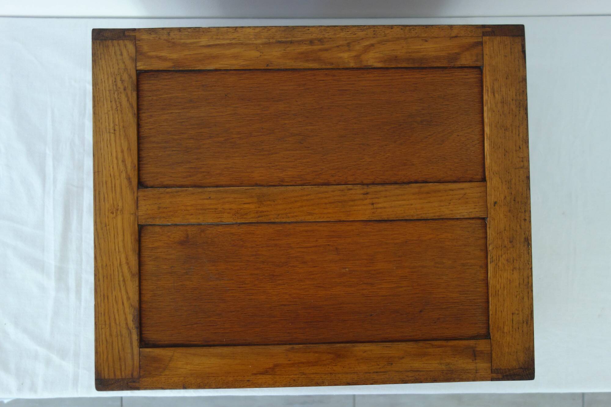 Vintage 2-drawer oak filing cabinet