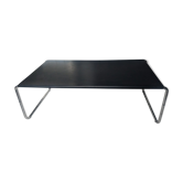 Table basse en métal chromé et tôle perforée