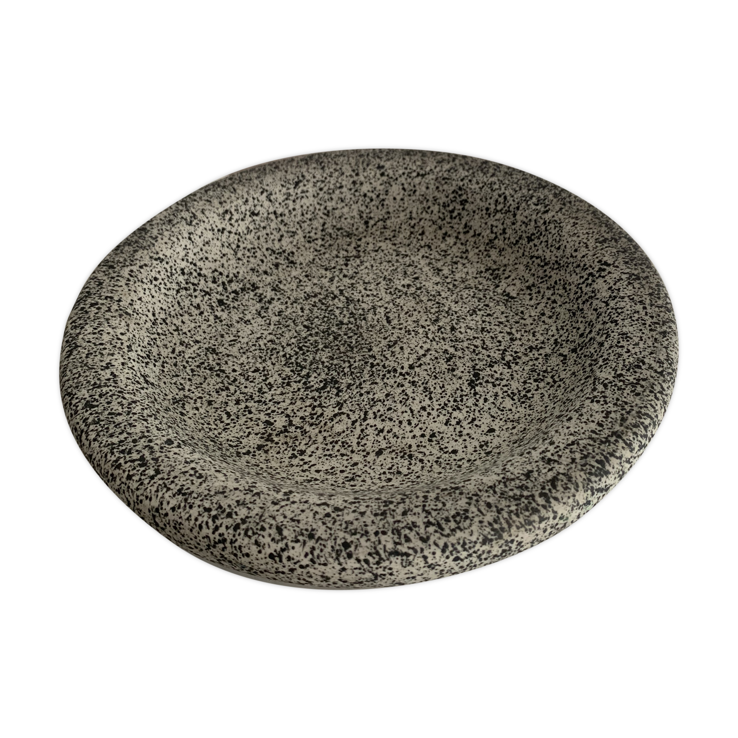 Black round ceramic ashtray