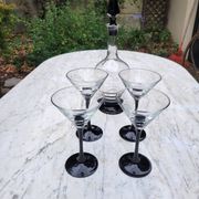 4 verres à cocktail et carafe assortie