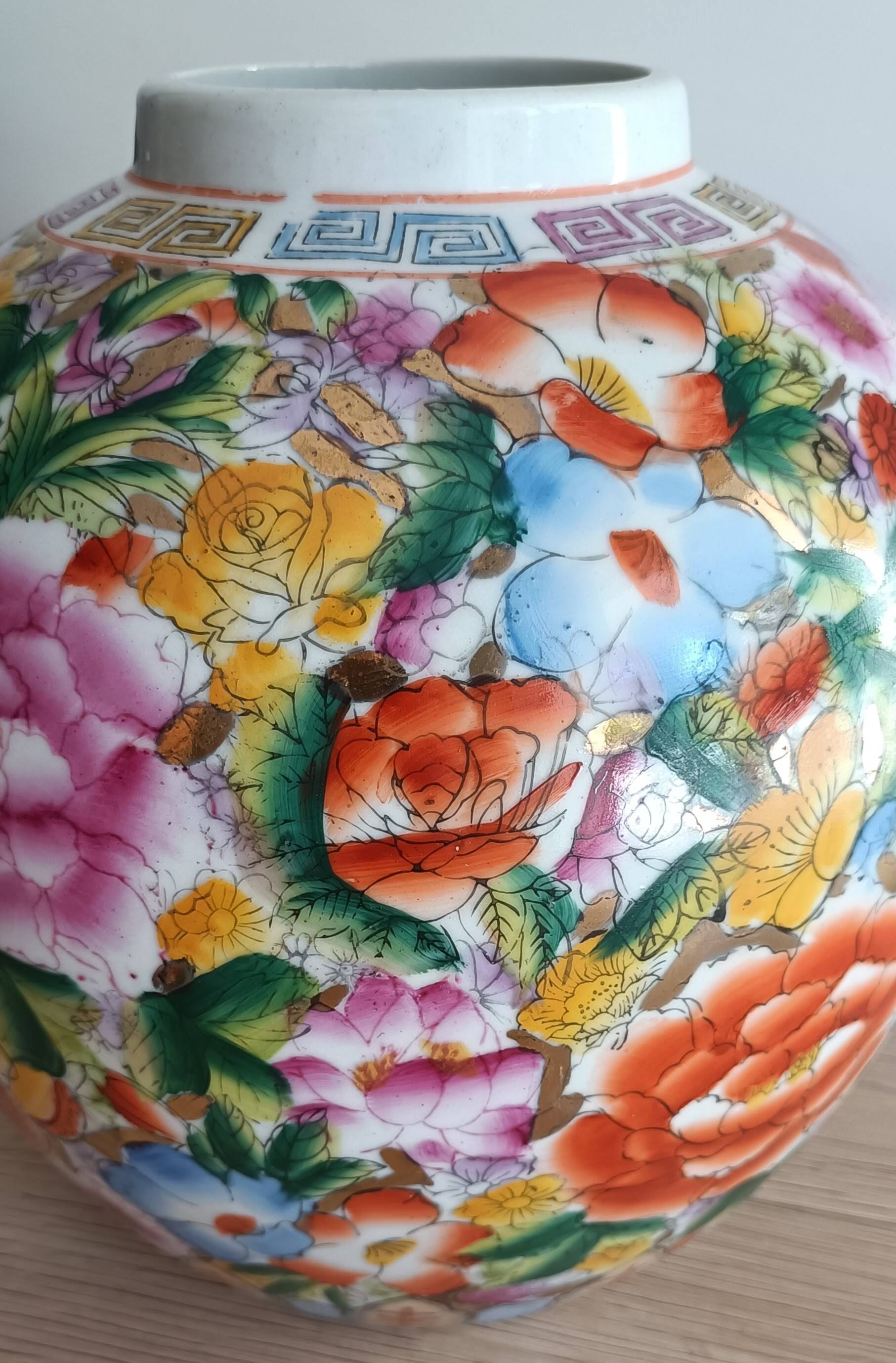 Large Chinese ginger jar with multi-colored porcelain lid