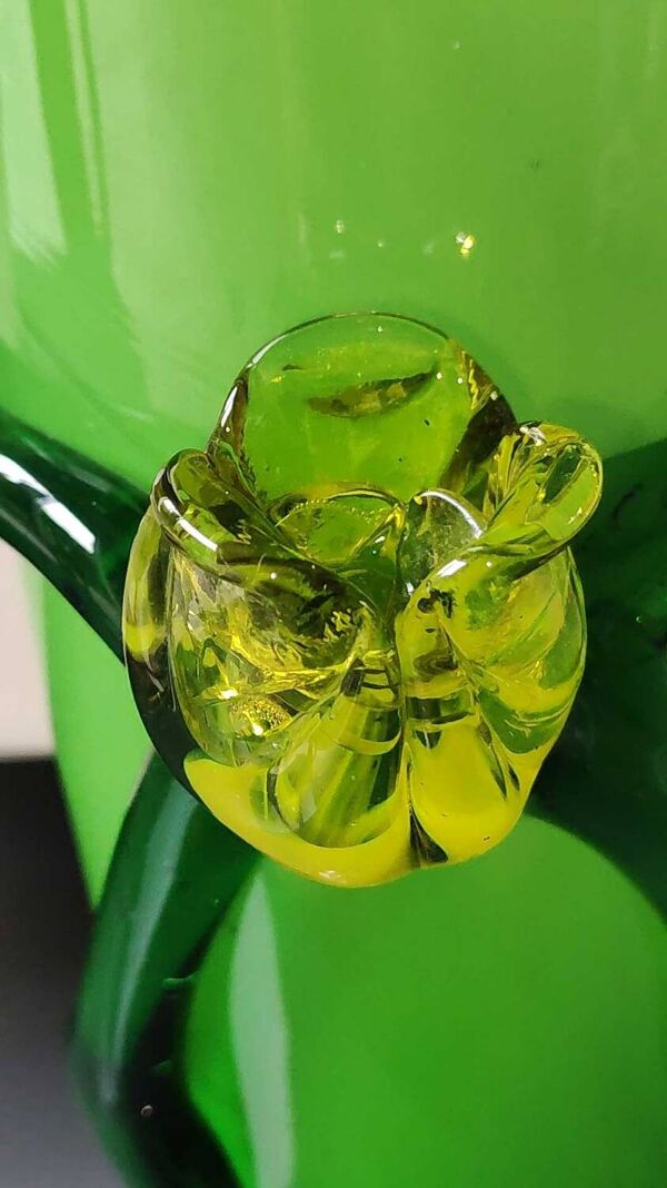 Vase Design forme Florale/Rose jaune en relief, col forme corolle. Style Murano. Haut 25 cm