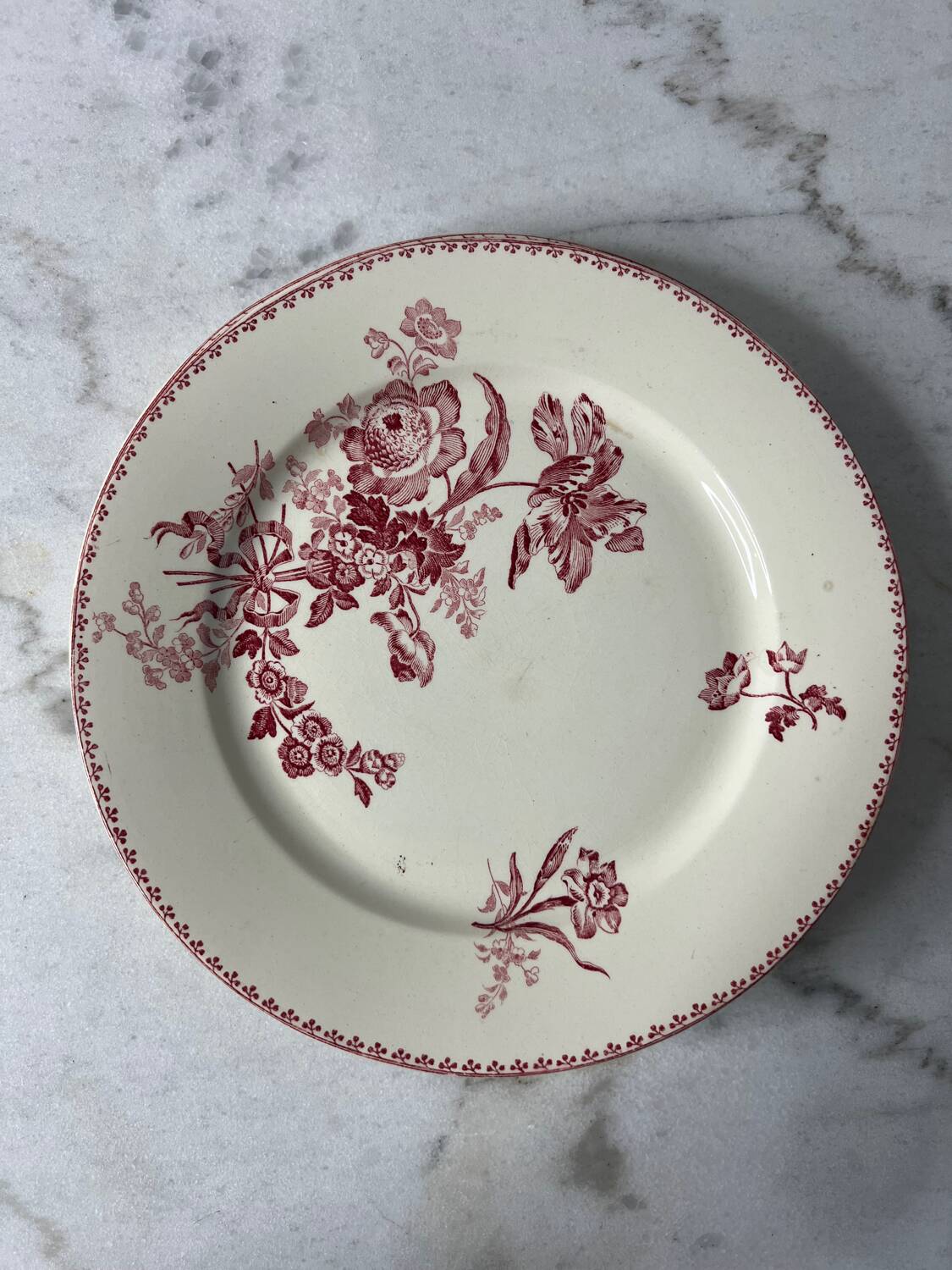 Set of five flat Fontanges plates.