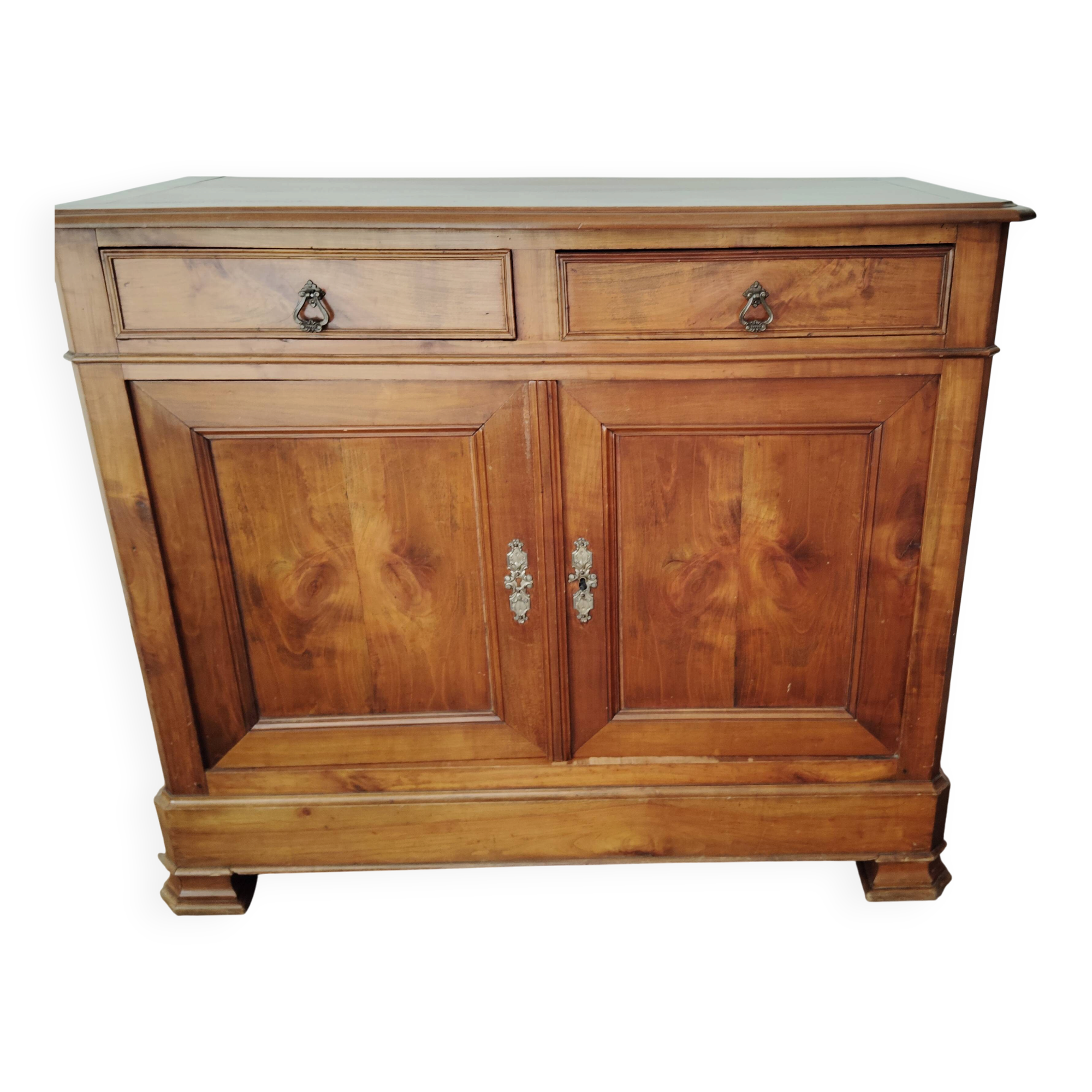 Chest of drawers from the late 1800s in solid cherry wood.