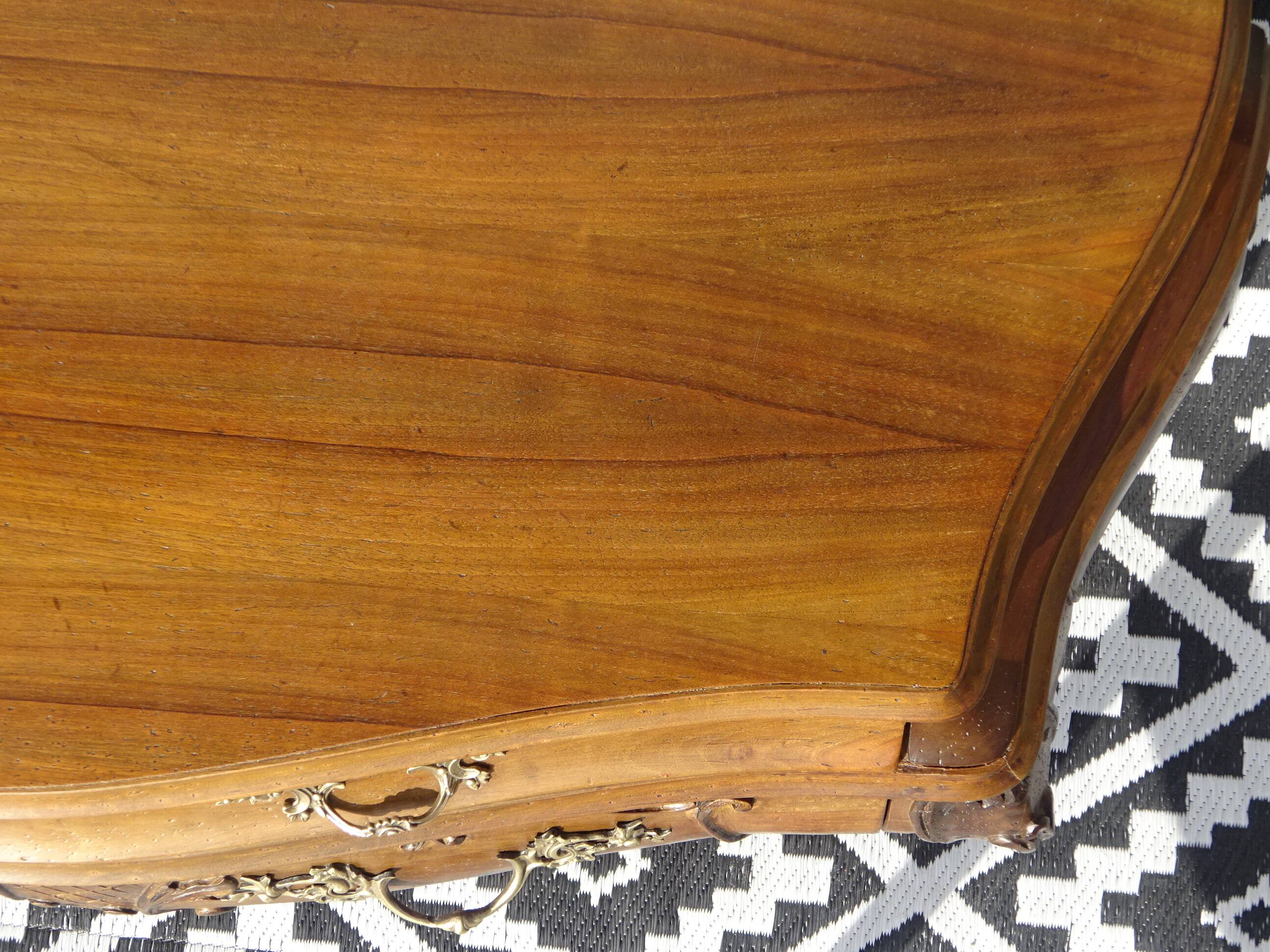 Coffin-style chest of drawers in walnut