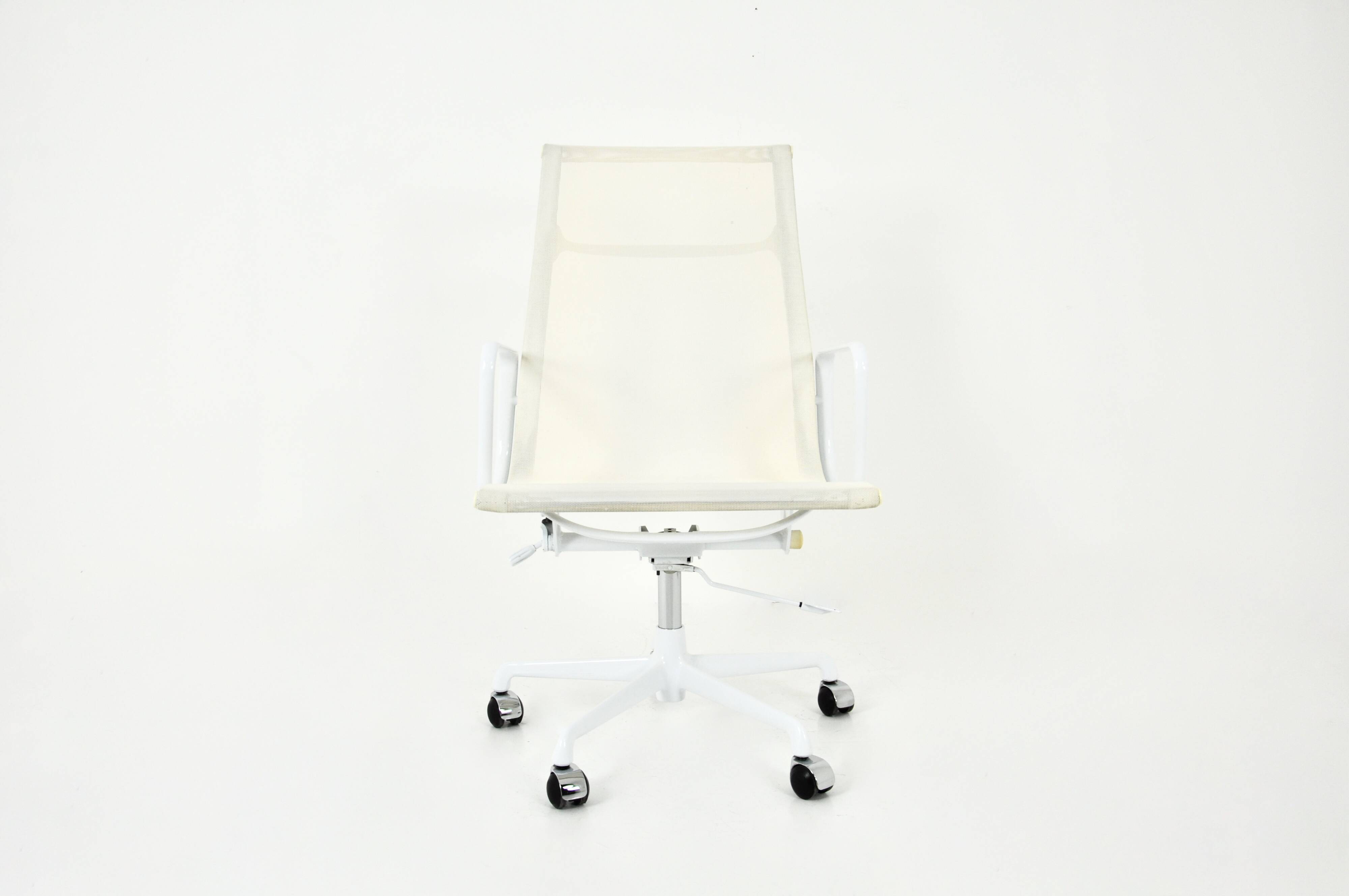 Office chair by Charles & Ray Eames for ICF, 1970