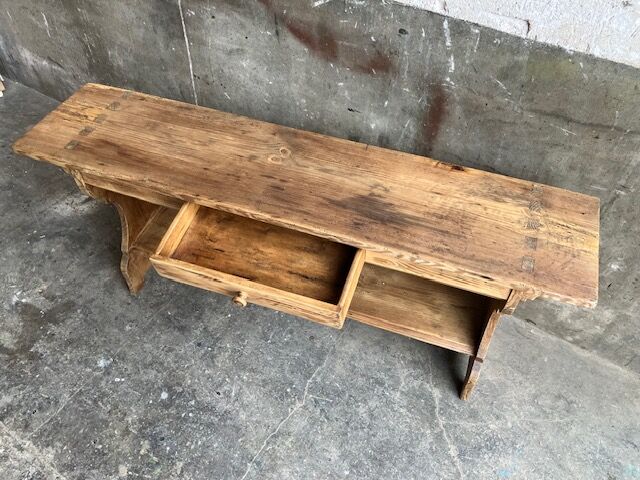 Entrance bench