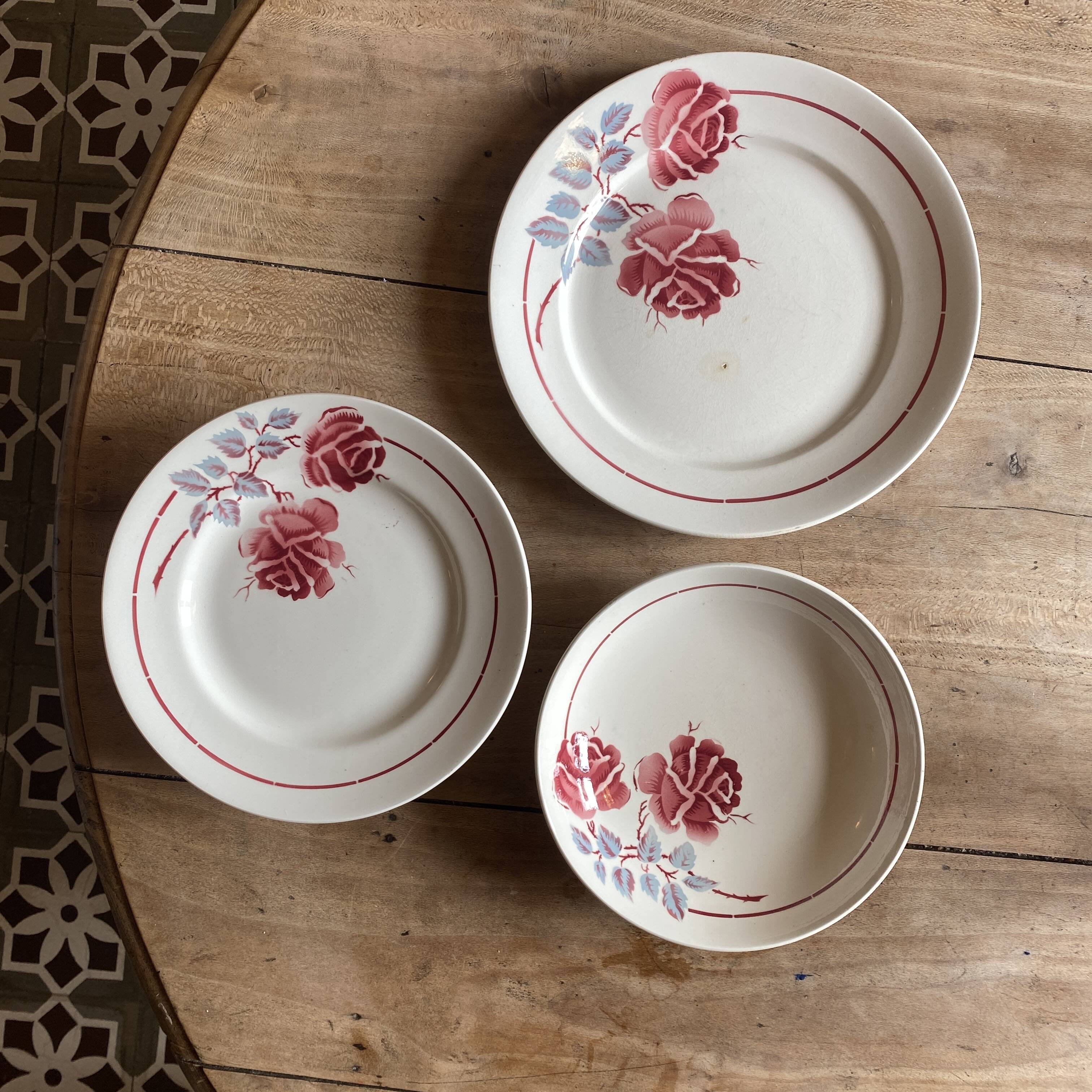 Set of 3 vintage iron clay dishes model 4205 from Saint Amand