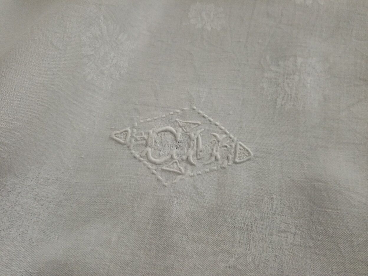 Set of 10 monogram embroidered towels CM and tablecloth