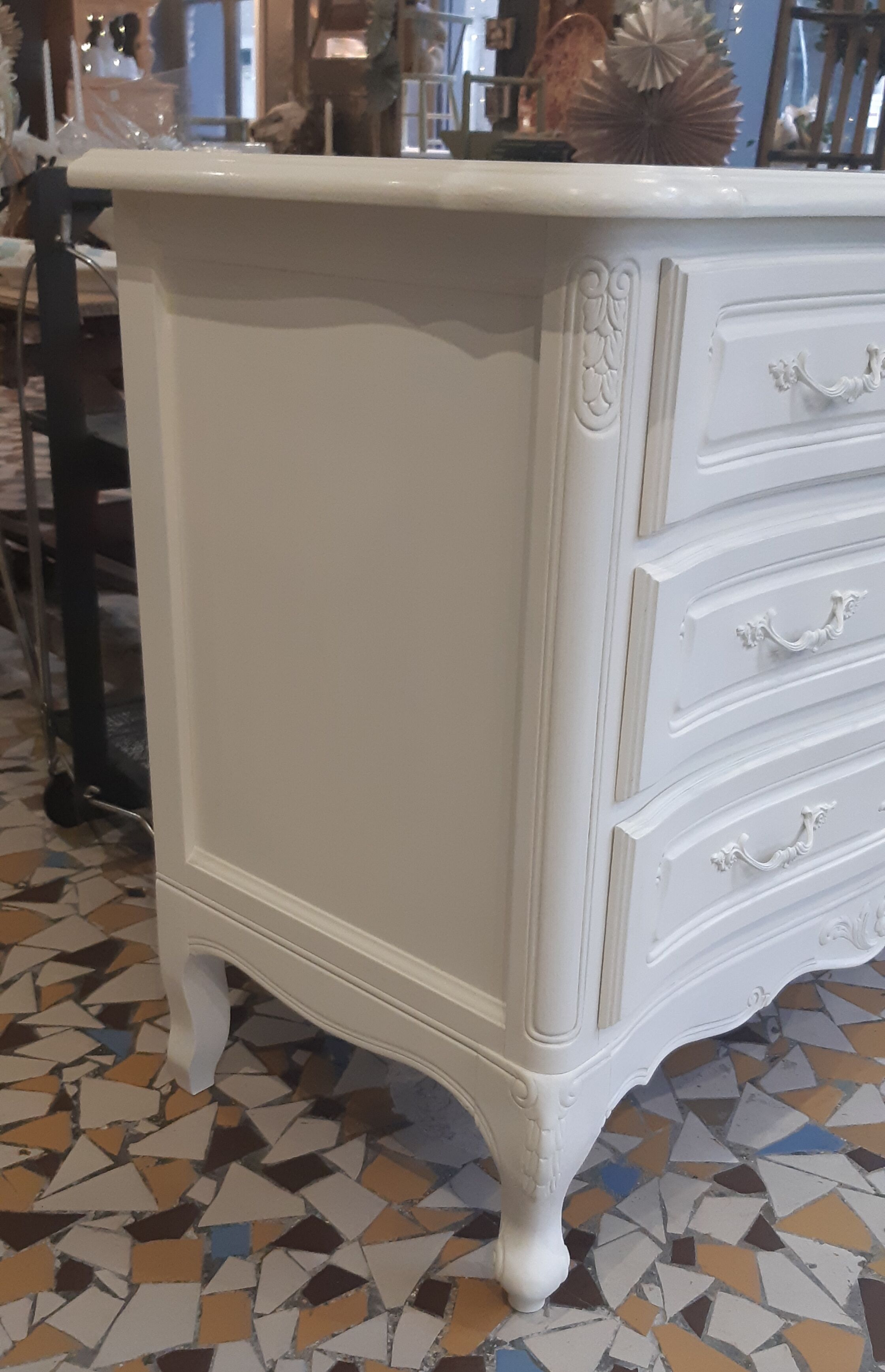 White patinated chest of drawers