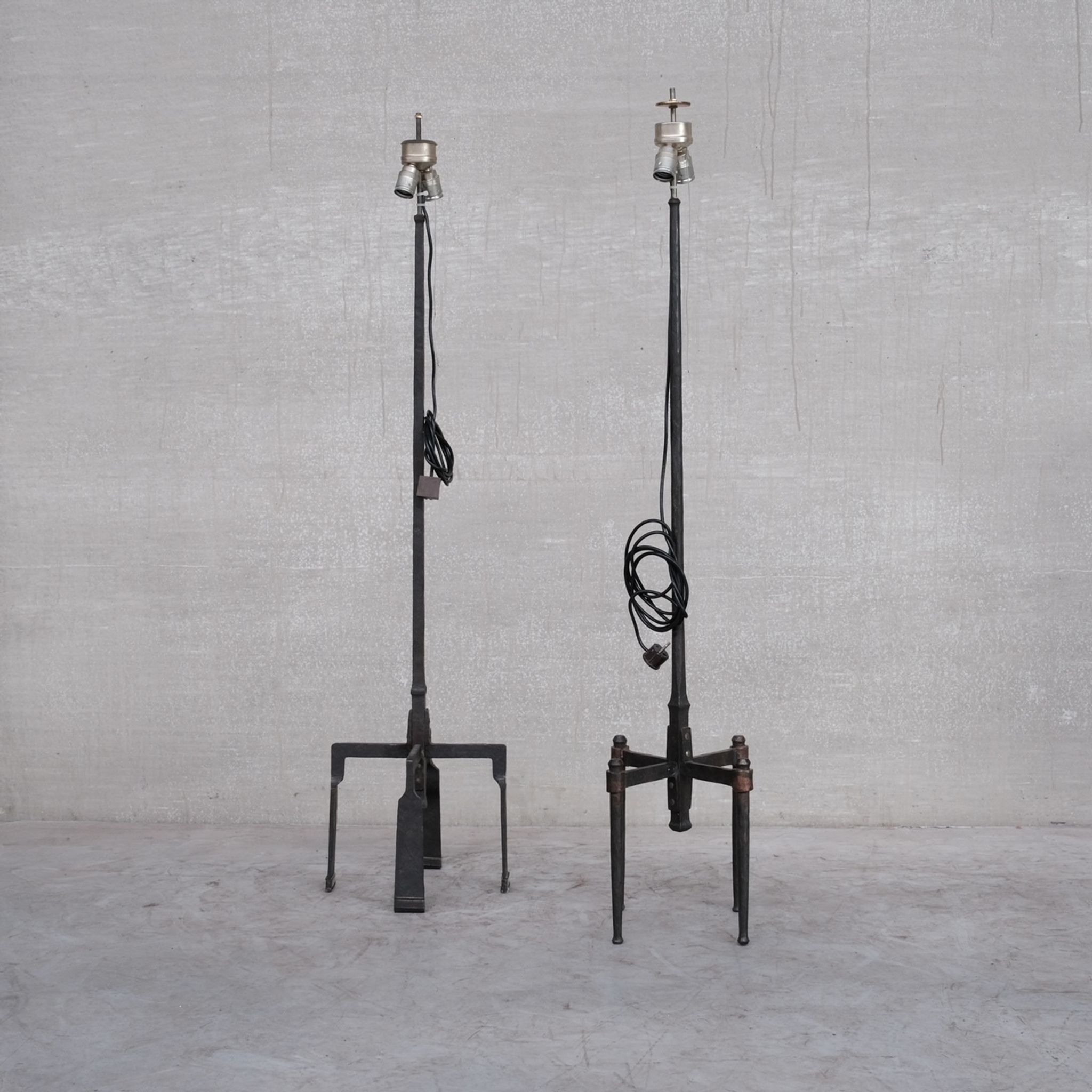 Lot de 4  lampadaires brutaliste en fer