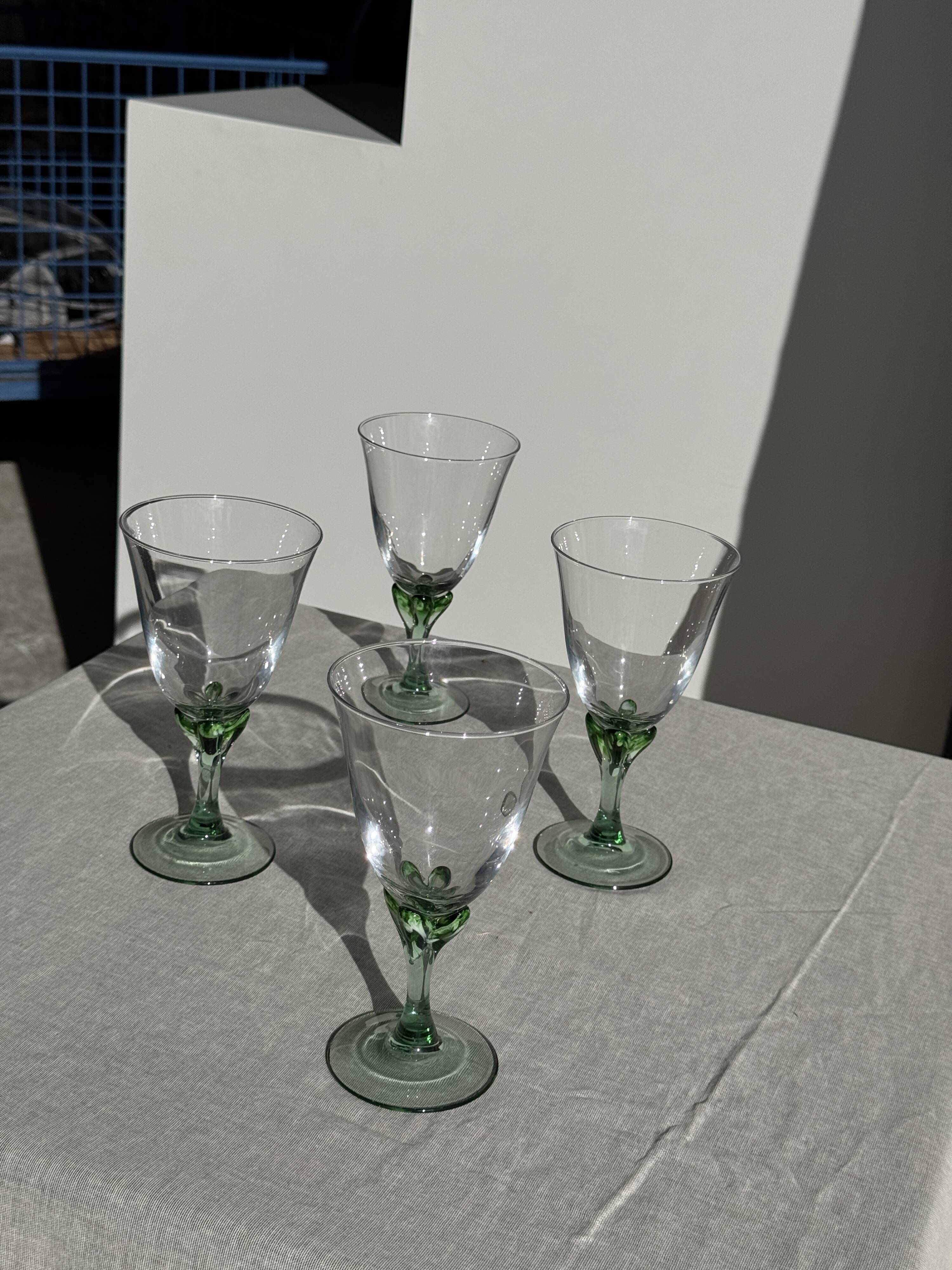 Set of 4 vintage green stemmed glasses H16
