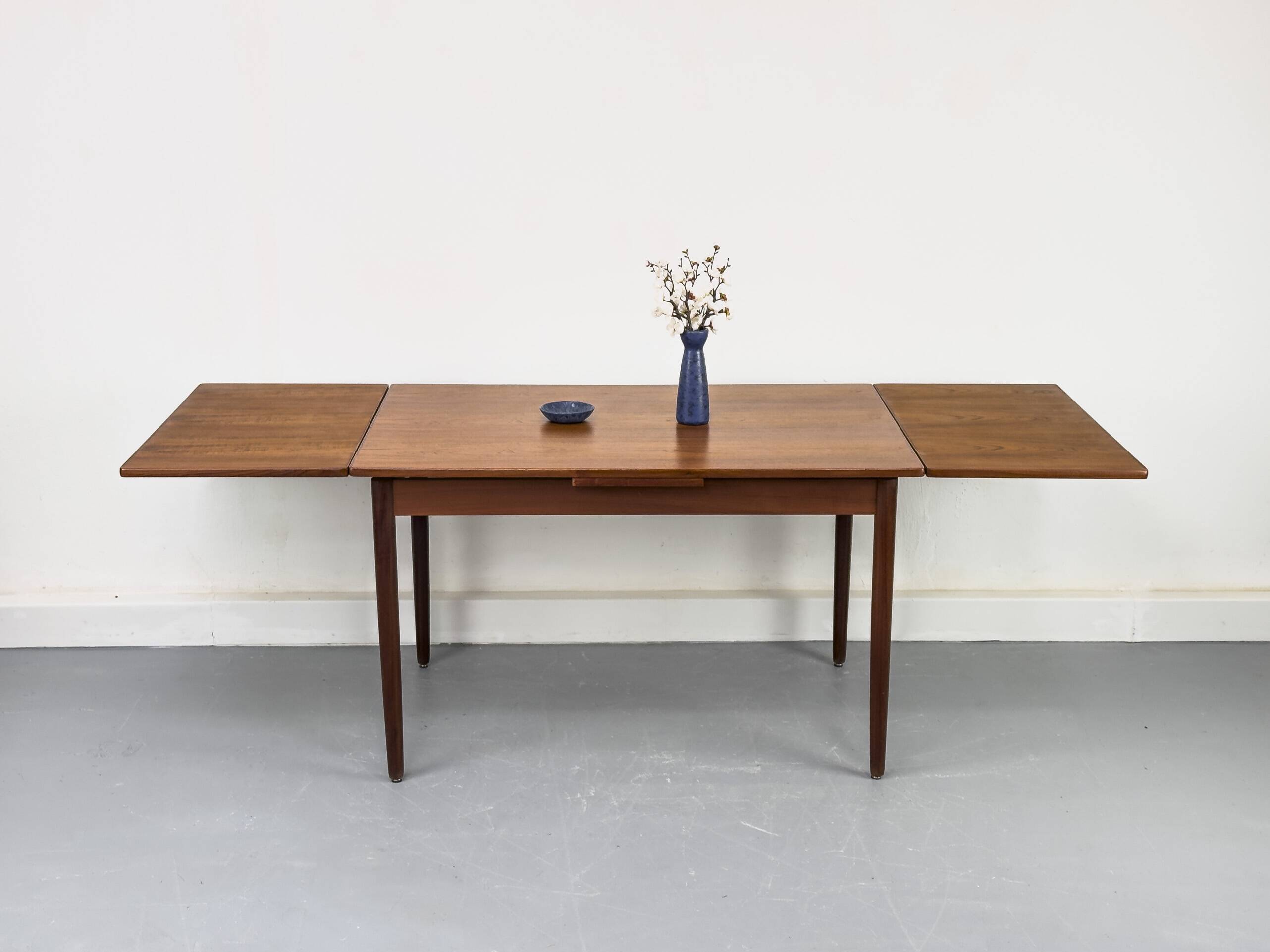 Table danoise extensible en teck, 1960