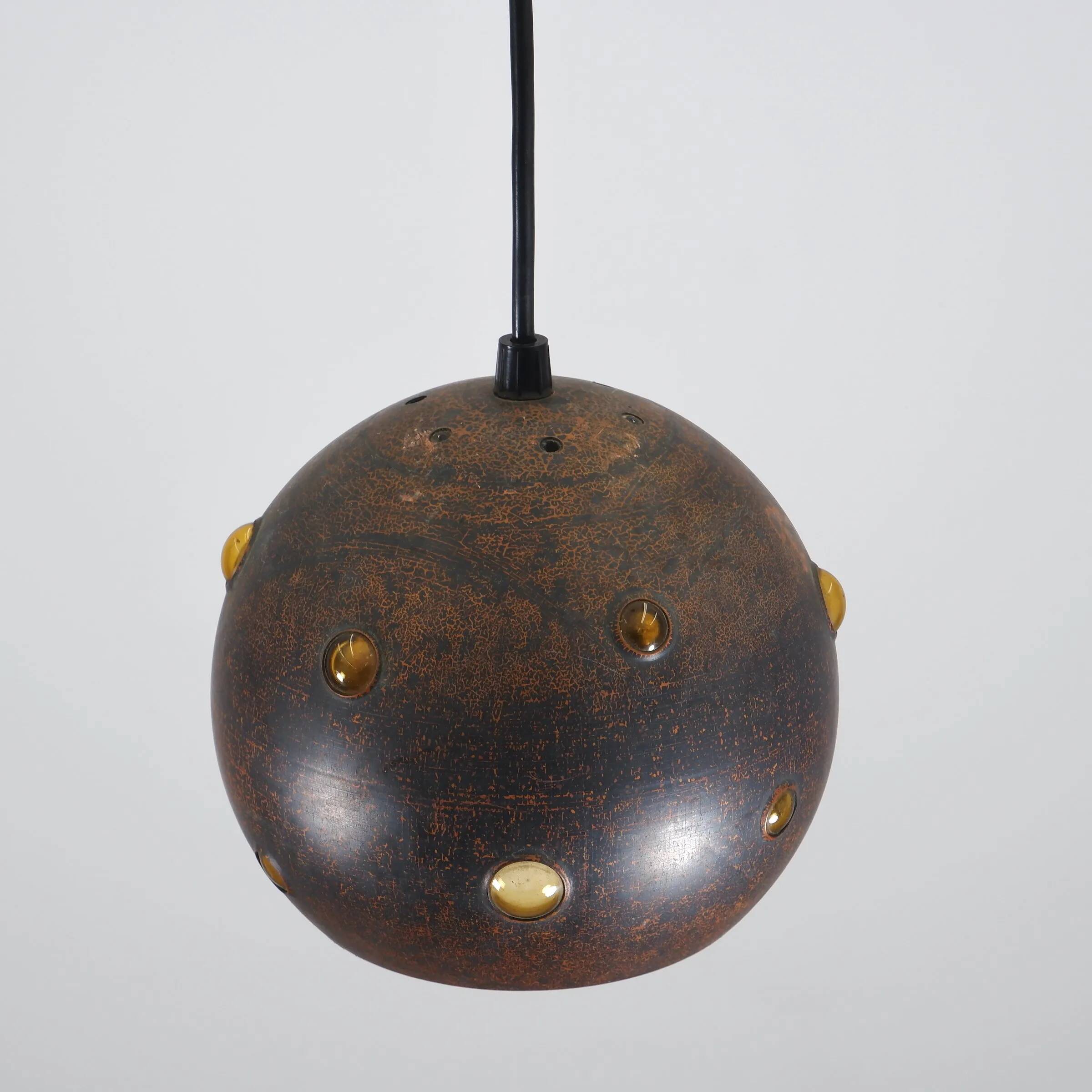 Lampe suspendue brutaliste globulaire en cuivre / verre par Peill & Putzler