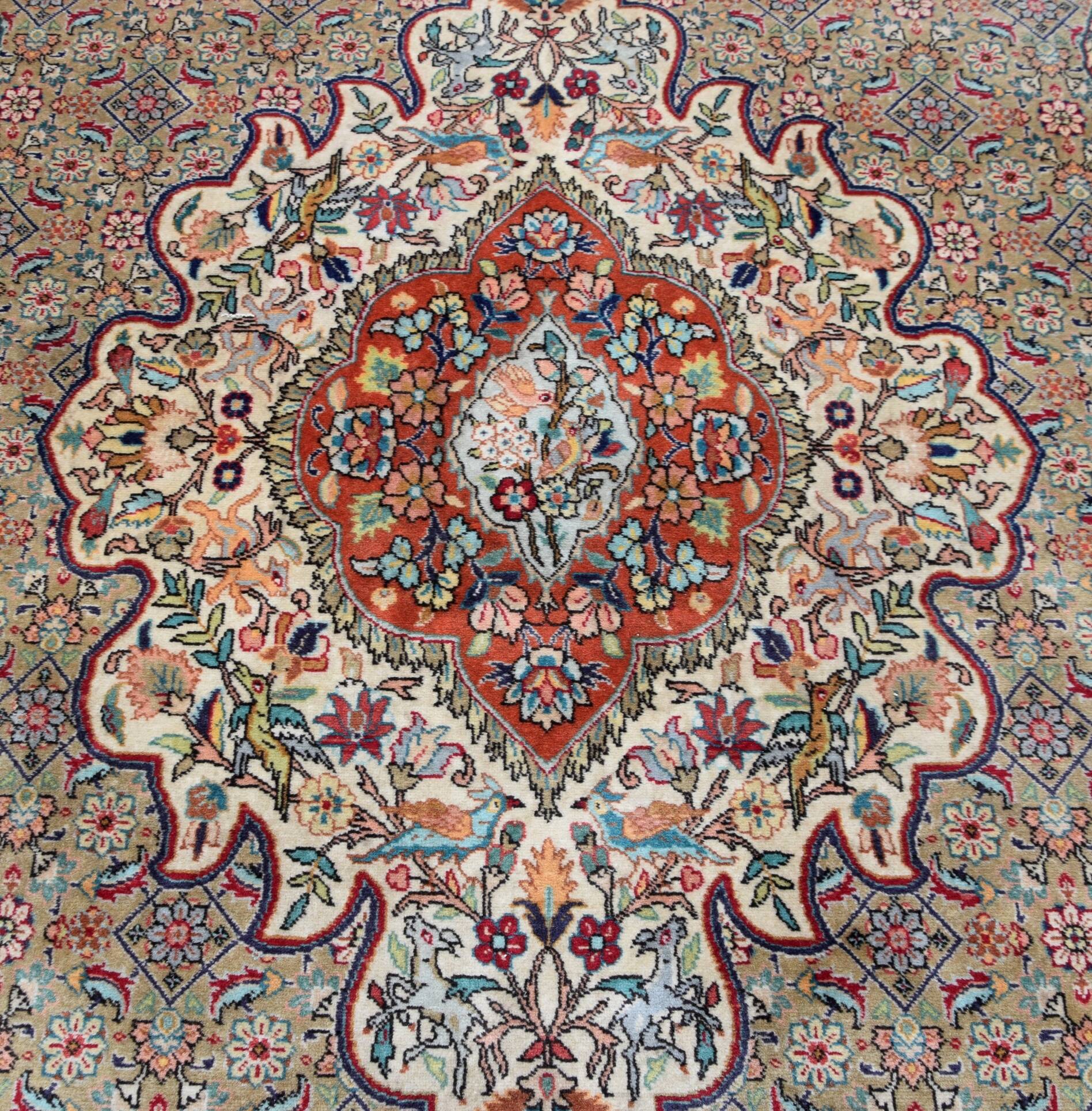 Oriental carpet tabriz iran: 2.08 x 3.08 metres in wool