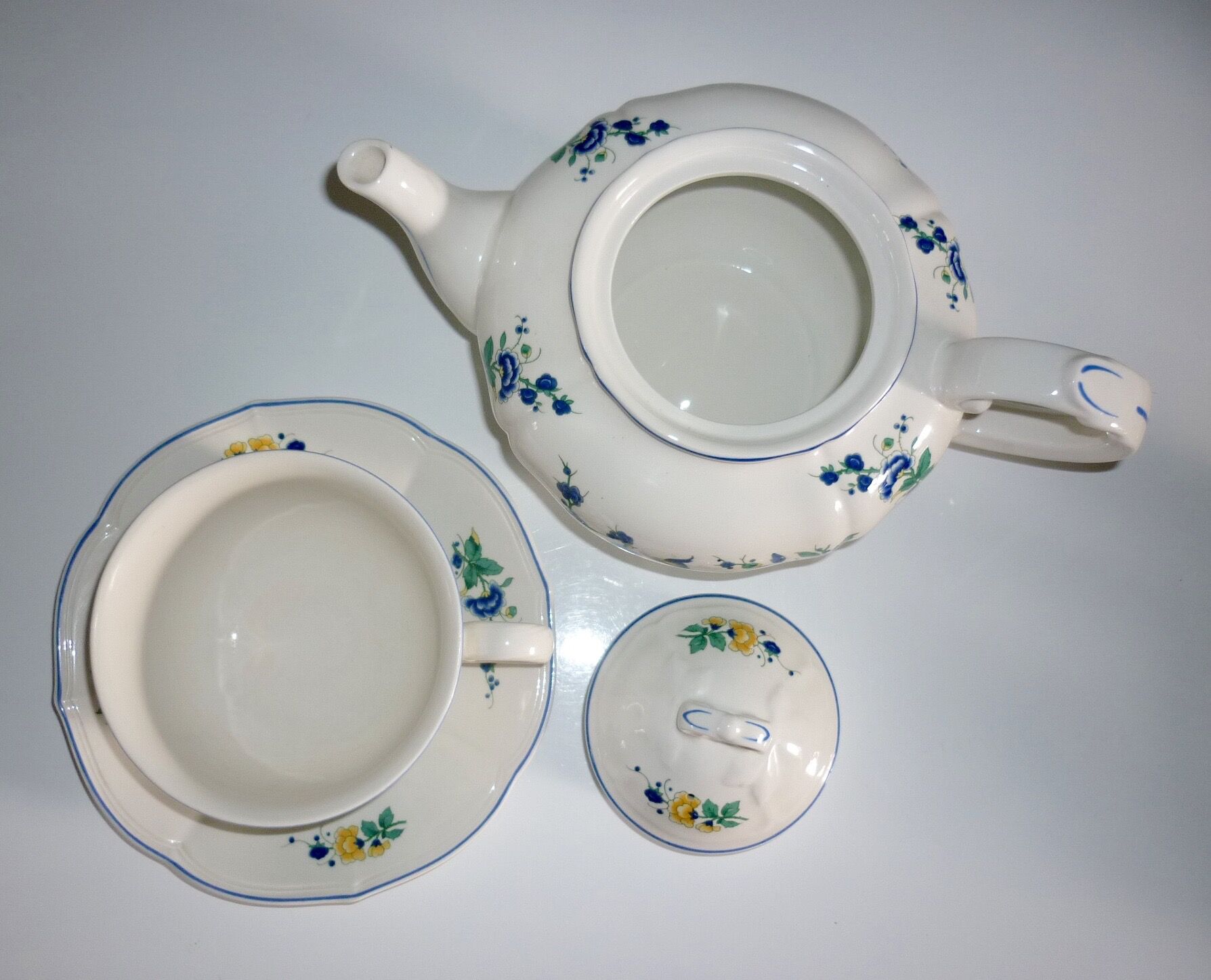 V&B Phoenix blue teapot and breakfast cup and saucer