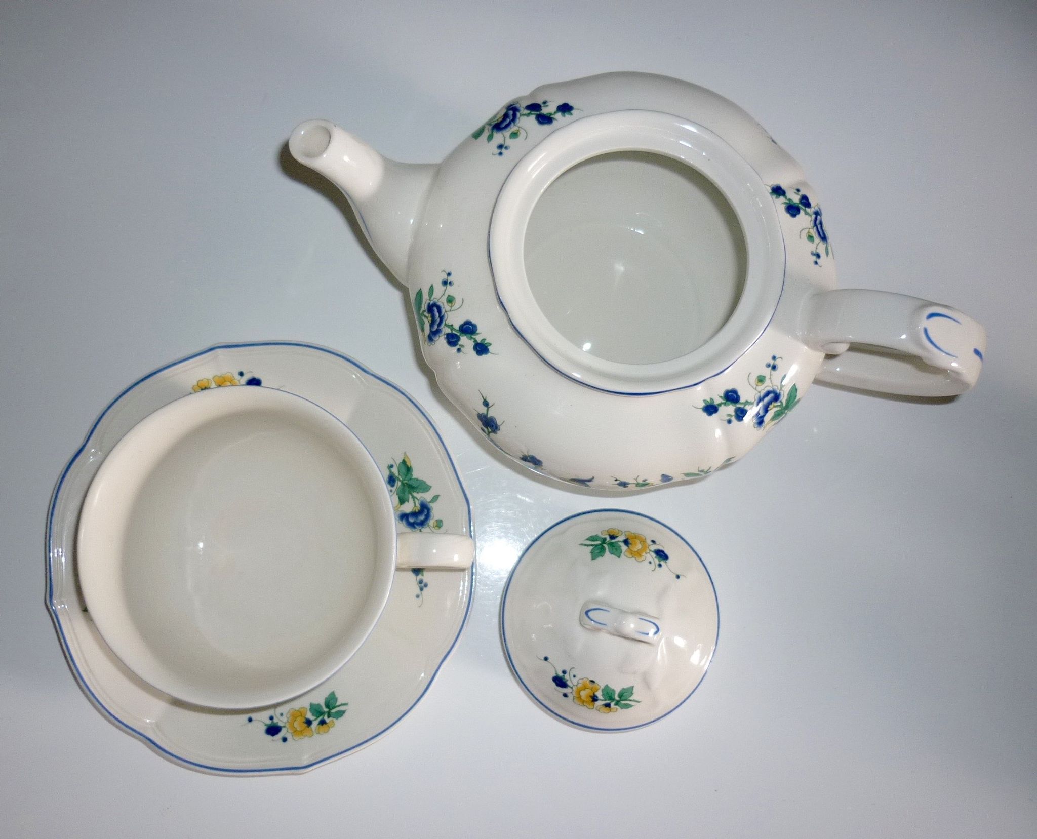 V&B Phoenix blue teapot and breakfast cup and saucer