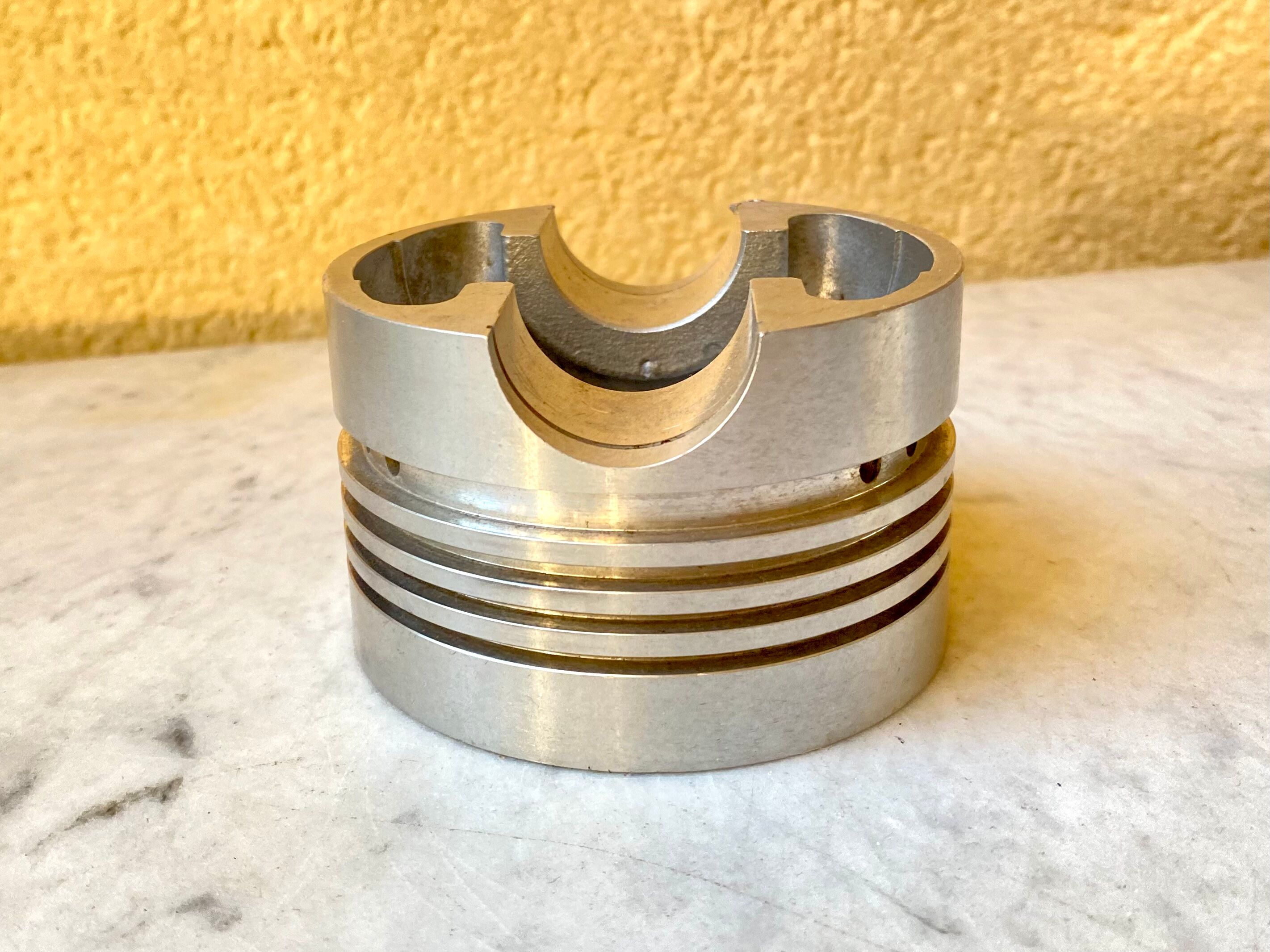 Ashtray piston design industrial workshop original aluminum cast iron vintage 70s