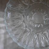 Plat compartimenté en verre ciselé