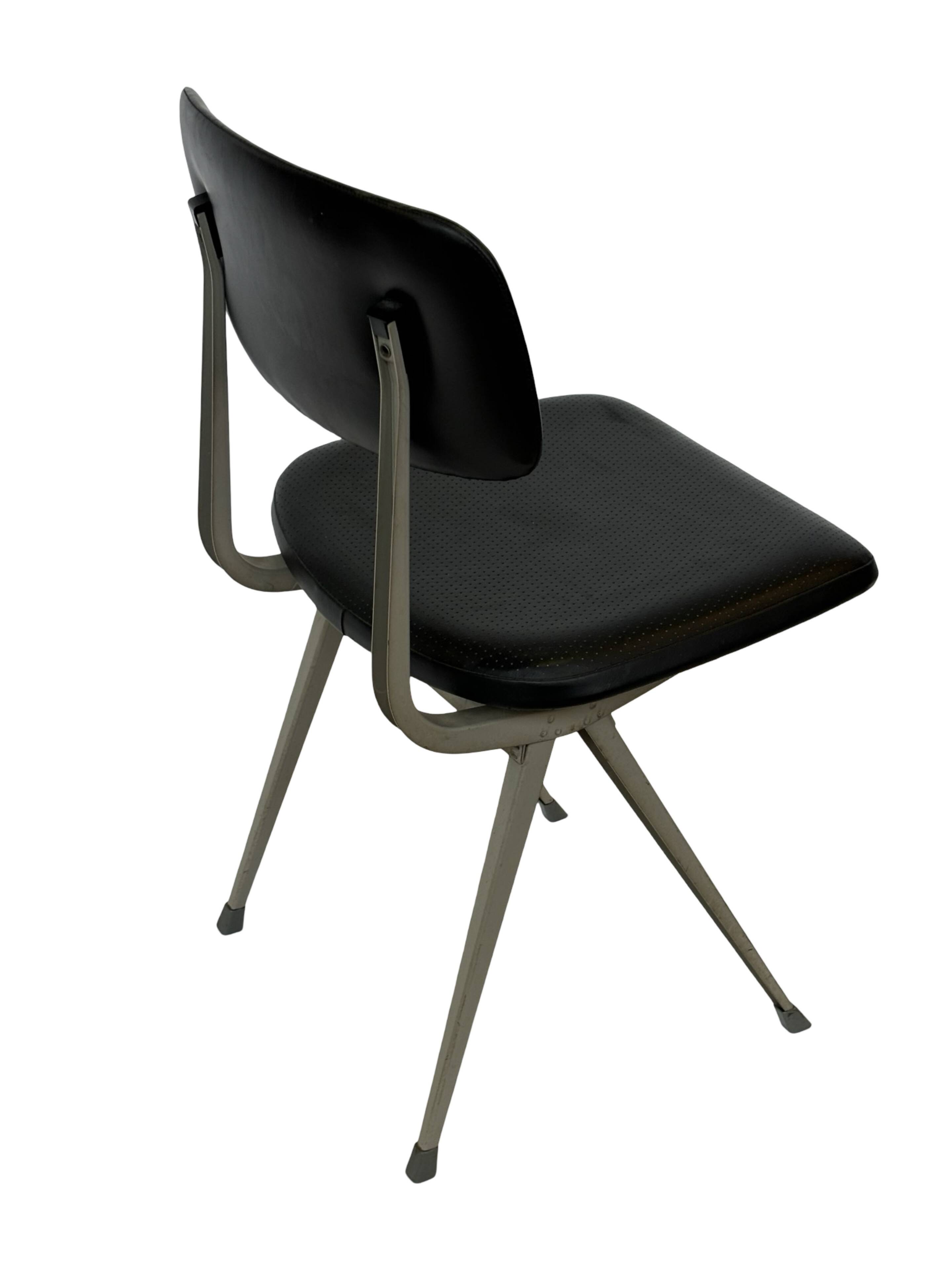 Friso Kramer Result Ahrend chair by Ahrend de Cirkel Dutch Design