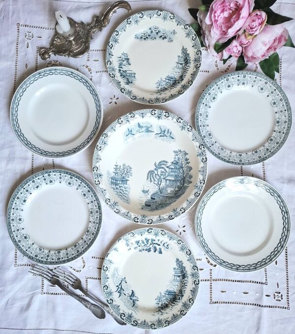 Assiettes plates anciennes dépareillées en terre de fer accompagnées d