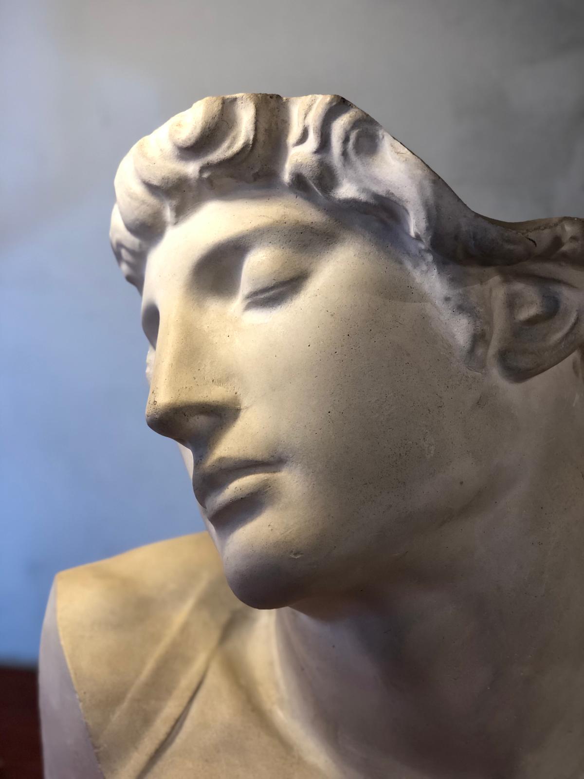 Bust the dying slave