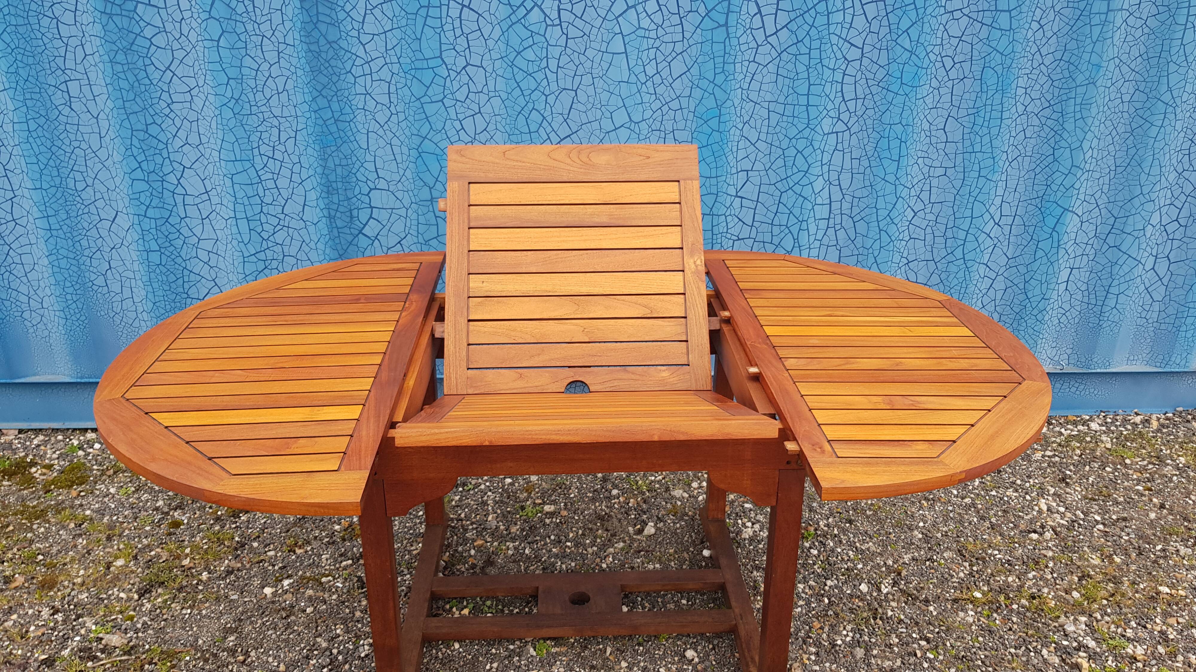 Stretchable garden dining table in solid teak