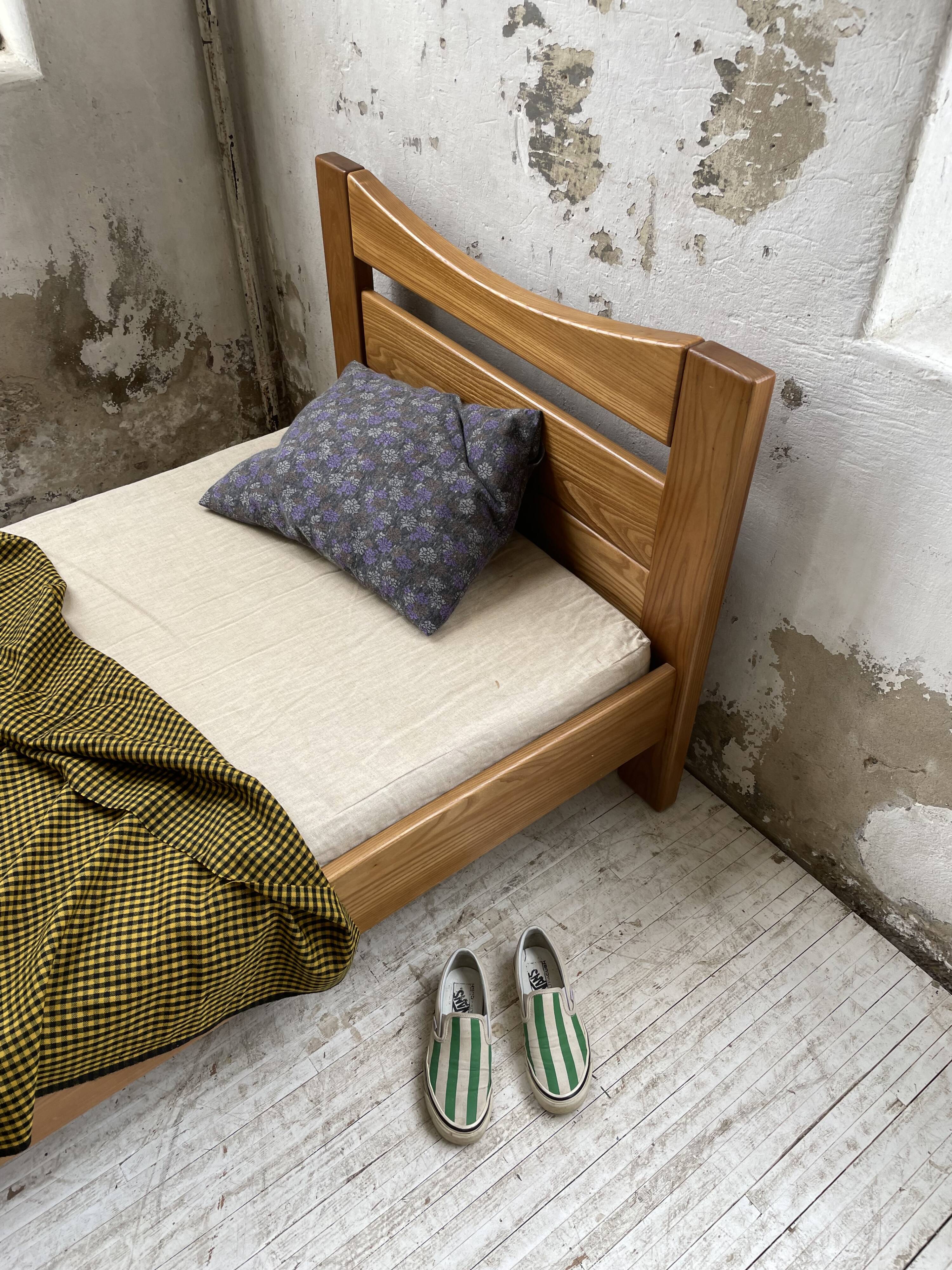 Maison Regain solid single bed