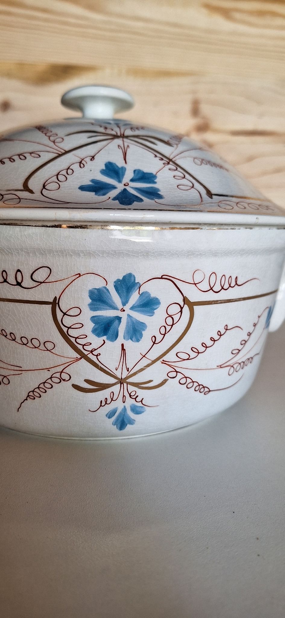 Soupière opaque de lunéville