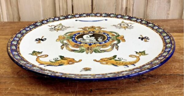 Assiette lentille plat Gien Renaissance fond blanc XIX
