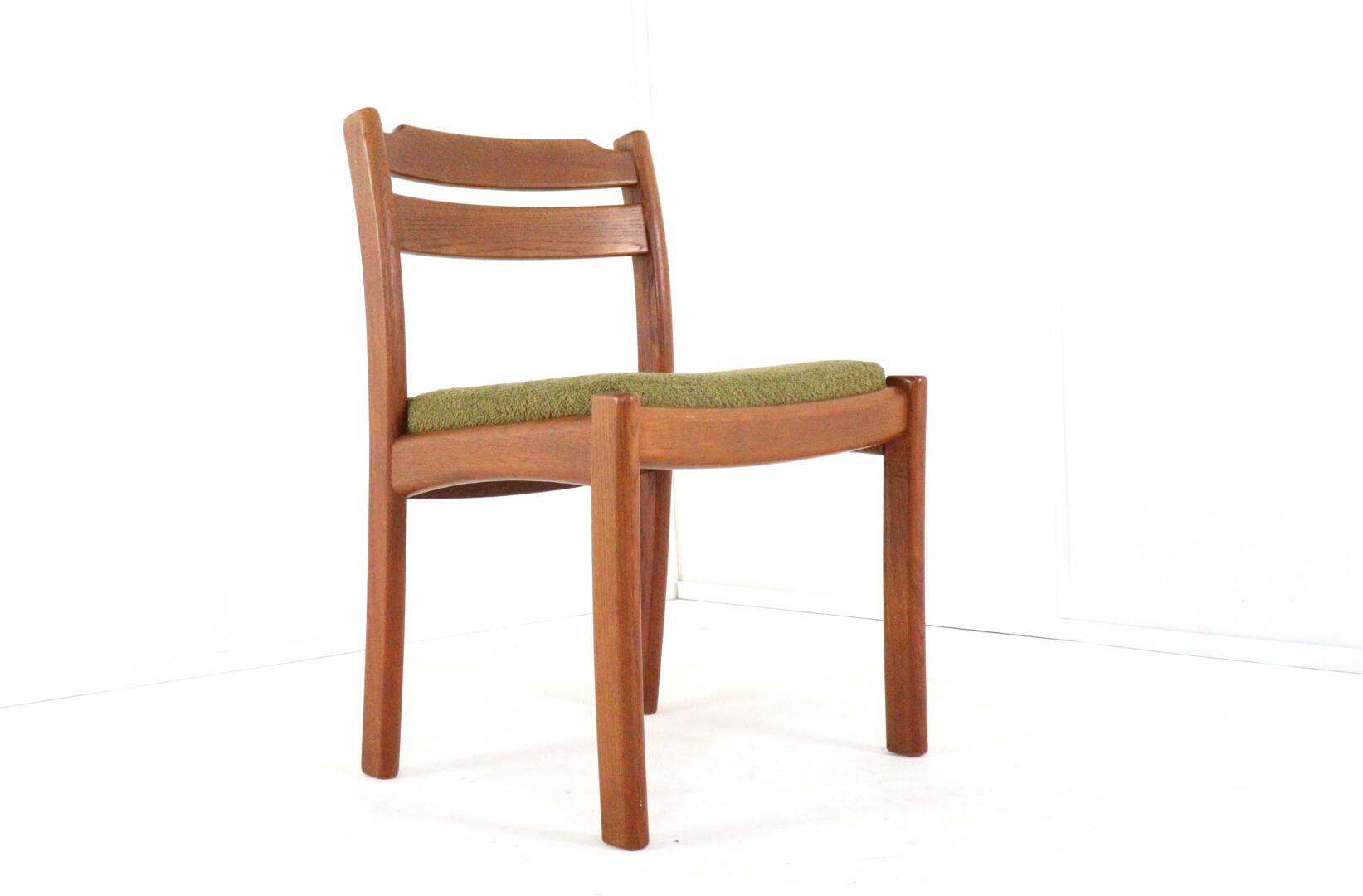 6 chaises dans le goût de Dyrlund 'Sentved'