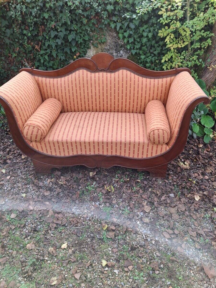 "Restoration" banquette