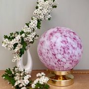 Lampe à poser globe vintage en verre rose et blanc