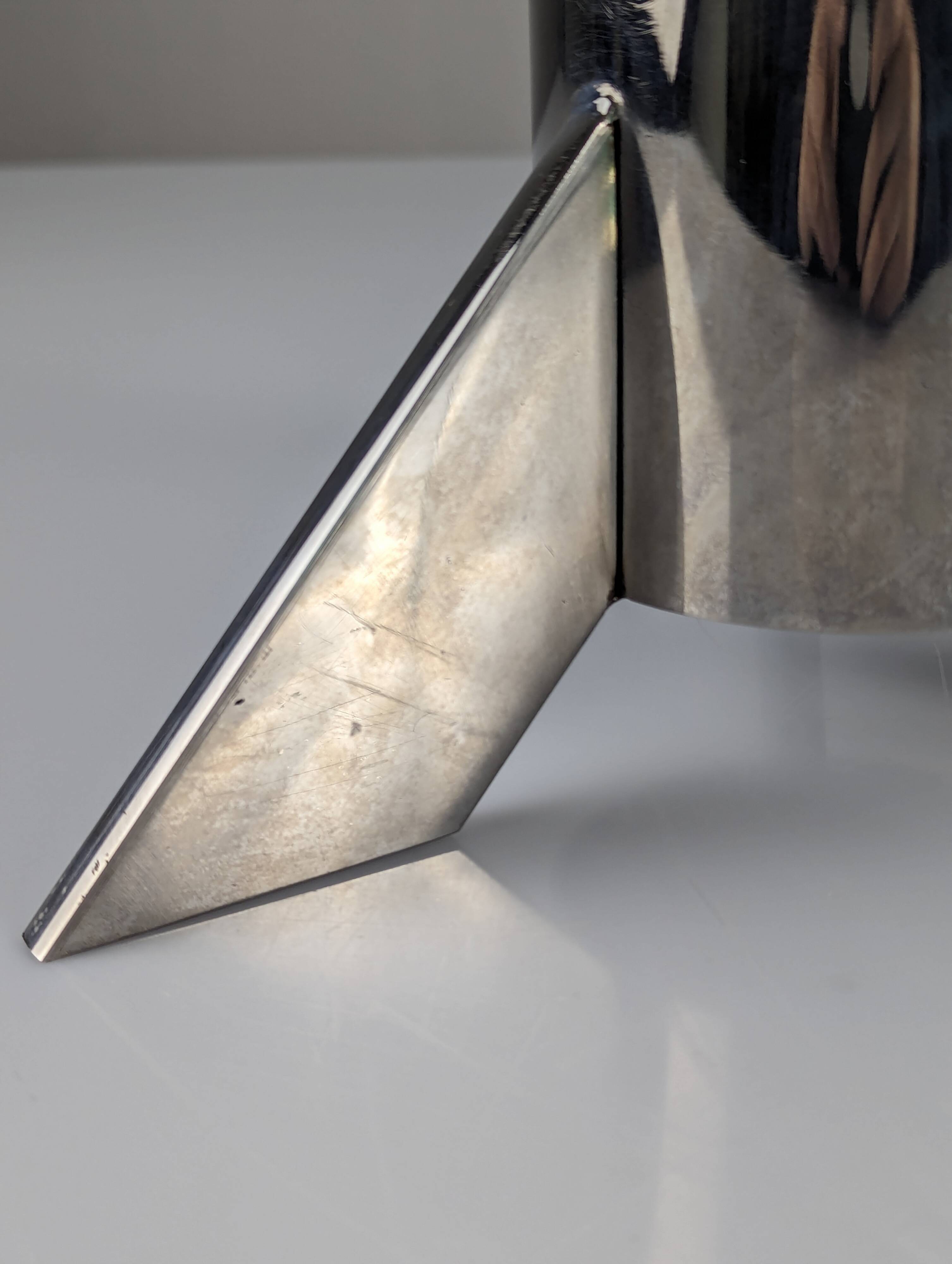 Steel sculpture table lamp