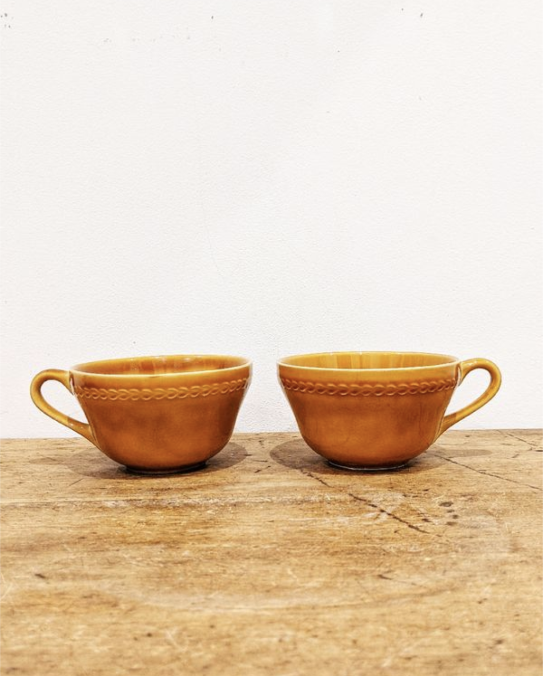 2 cups and saucers vintage '70 honey color