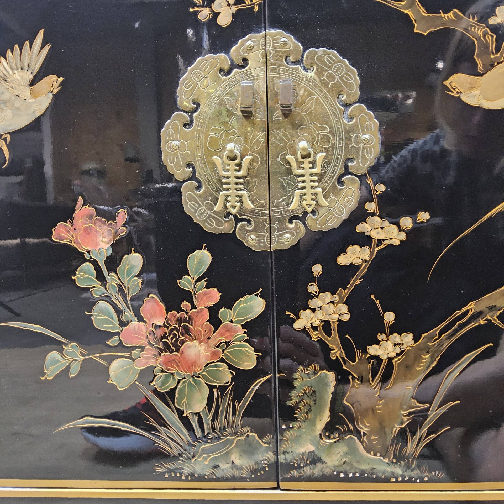 Cabinet d'affichage chinois vintage avec fleurs et oiseaux / Bohémien