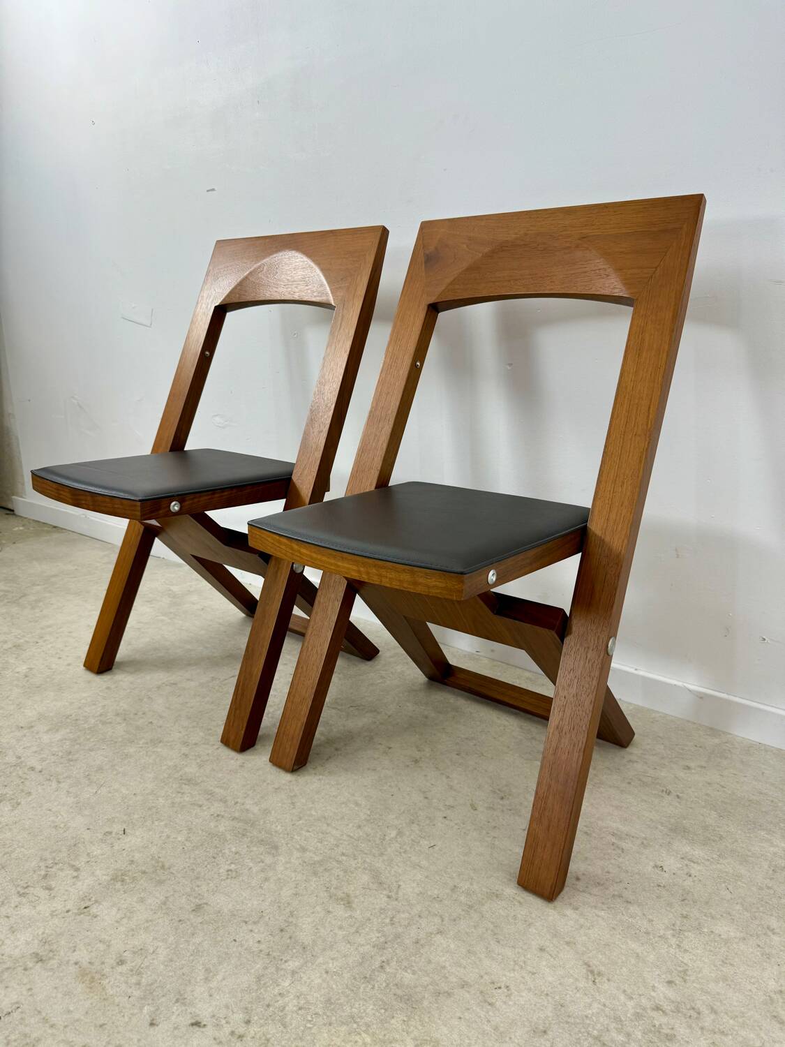 2 old folding chairs in wood and leather, postmodern design from the 80s vintage